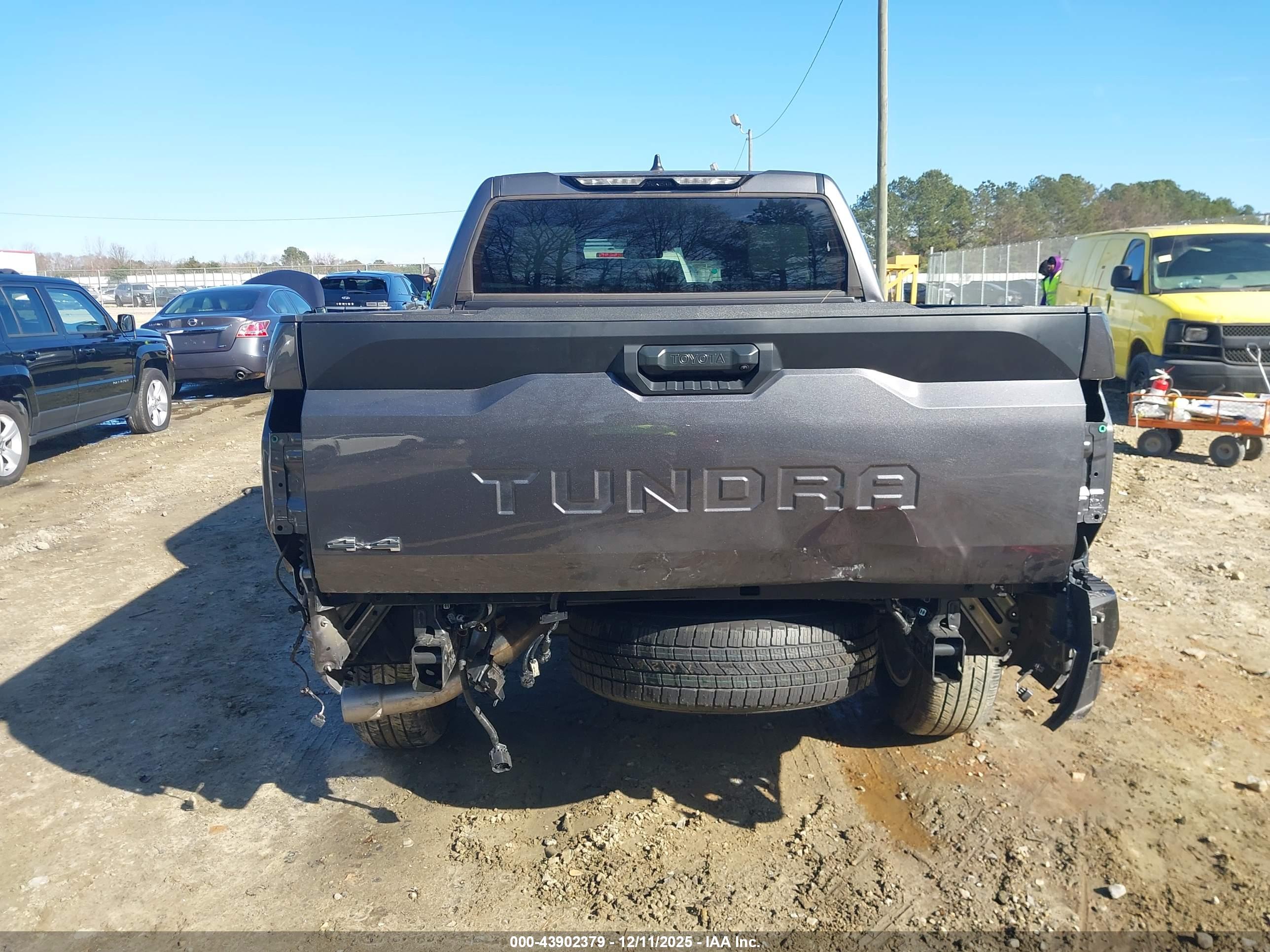 TOYOTA TUNDRA image 6