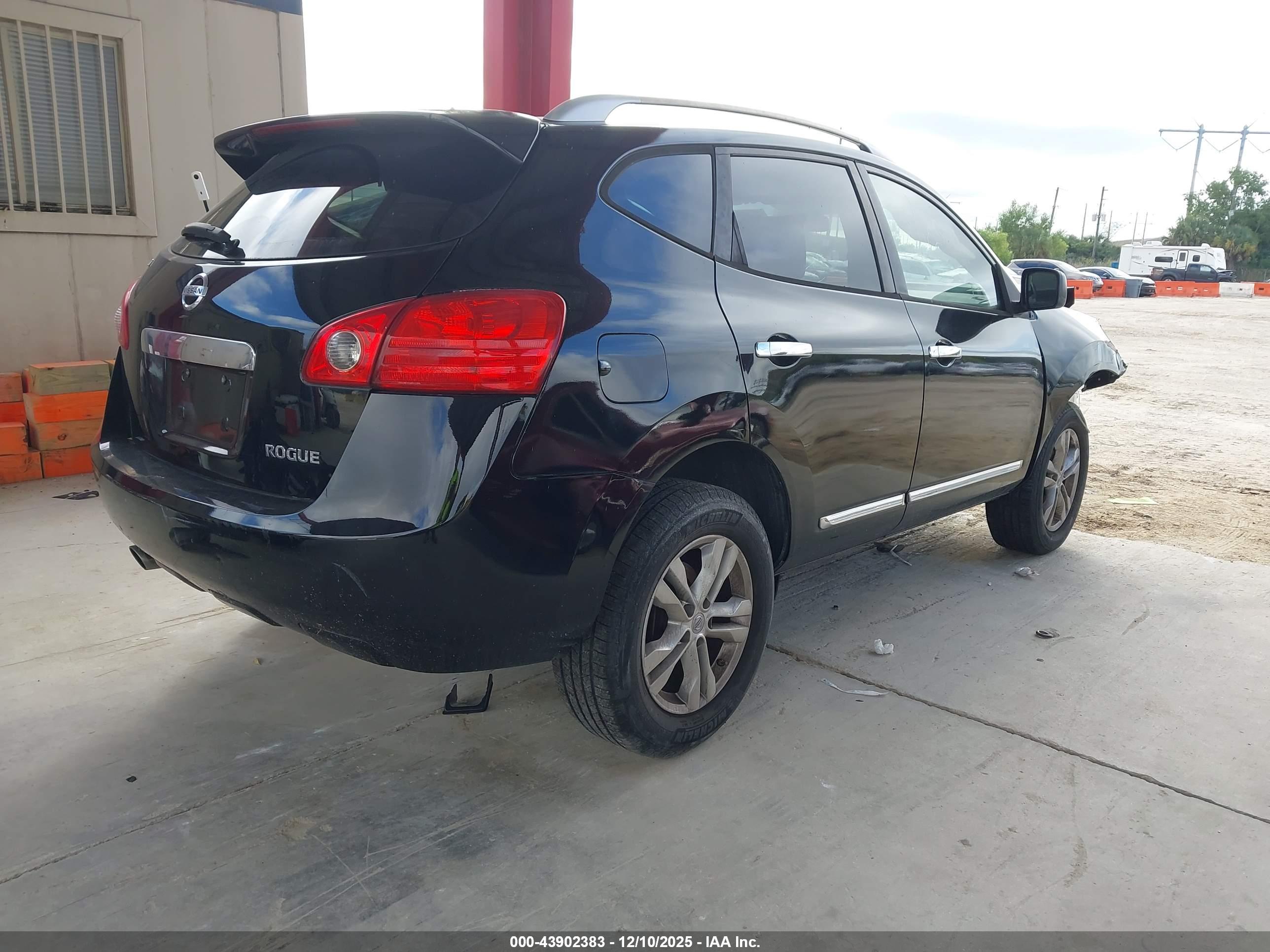 NISSAN ROGUE image 4
