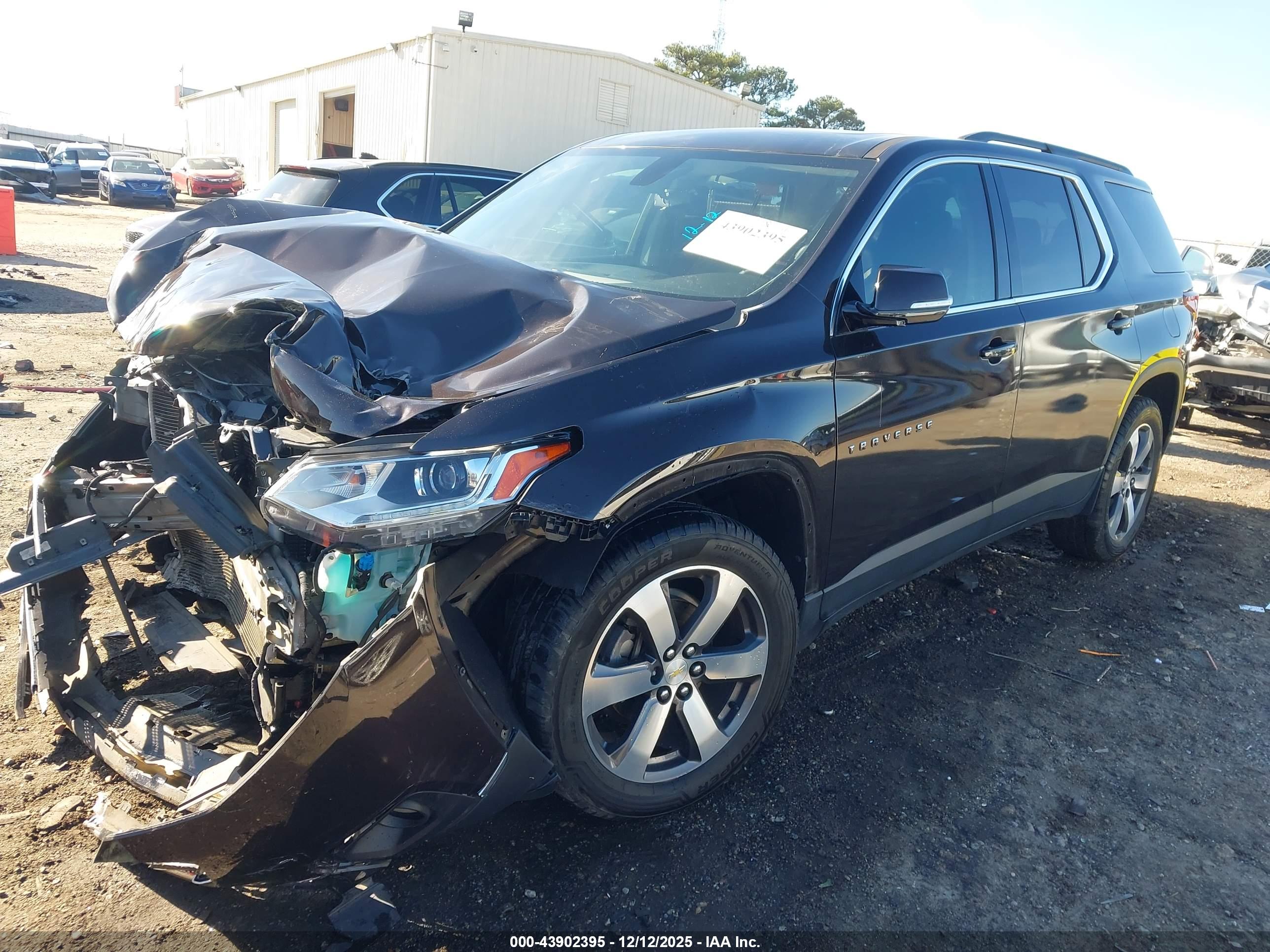 CHEVROLET TRAVERSE image 2