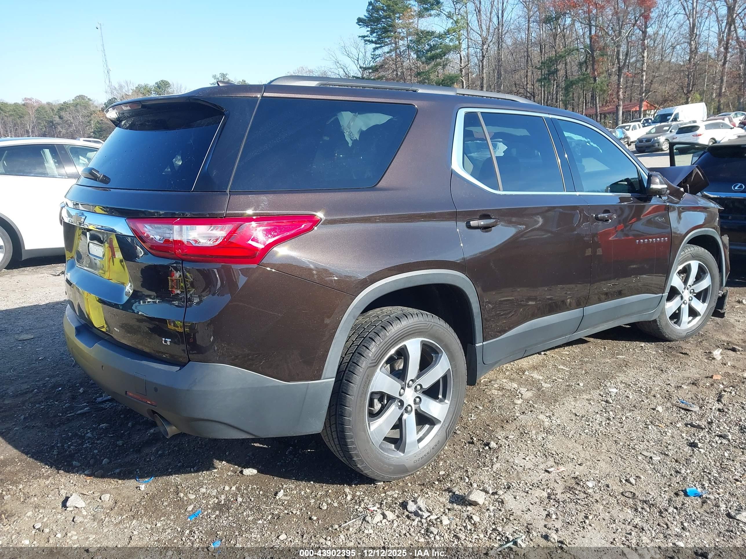 CHEVROLET TRAVERSE image 4