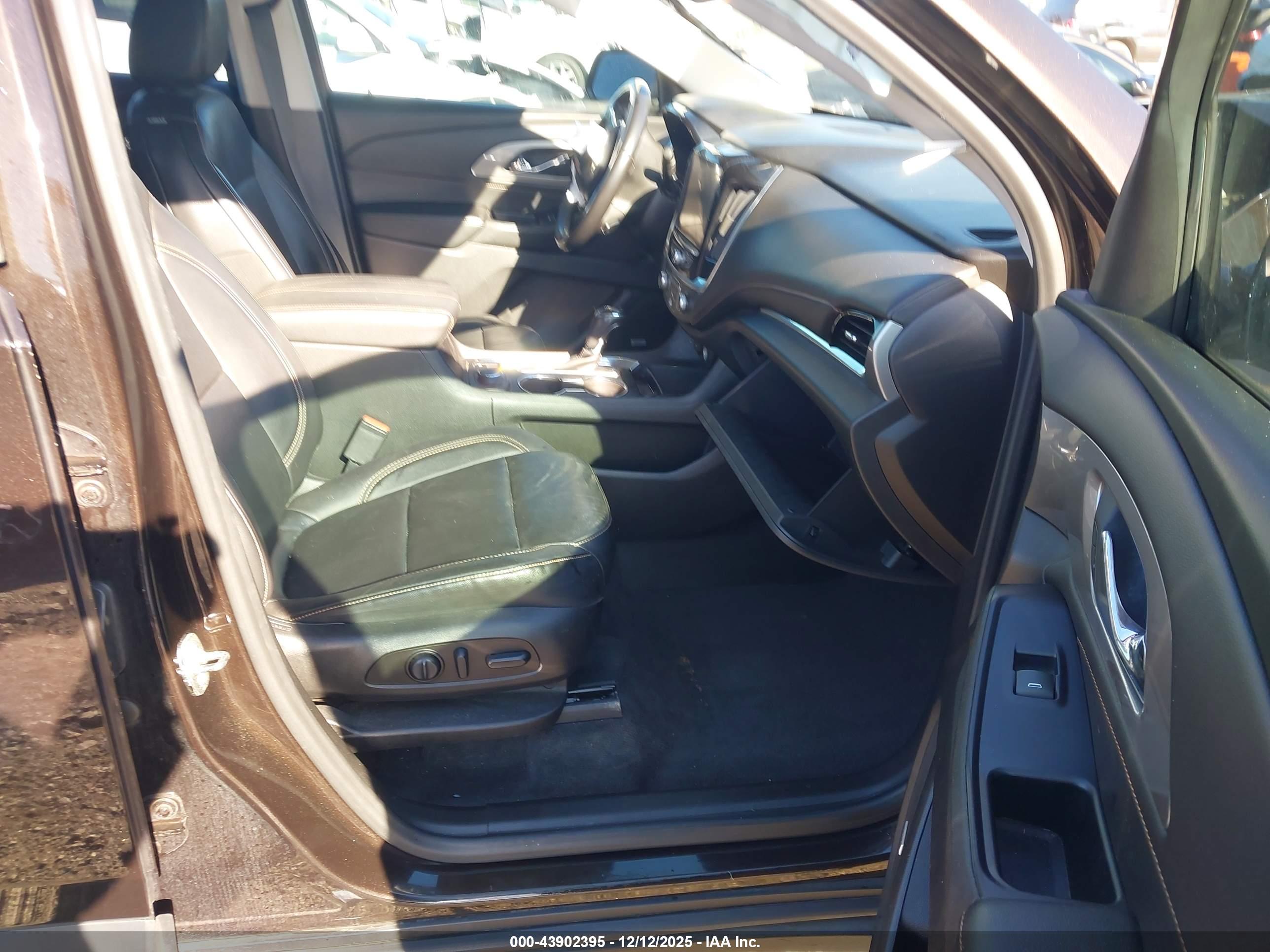 CHEVROLET TRAVERSE image 5
