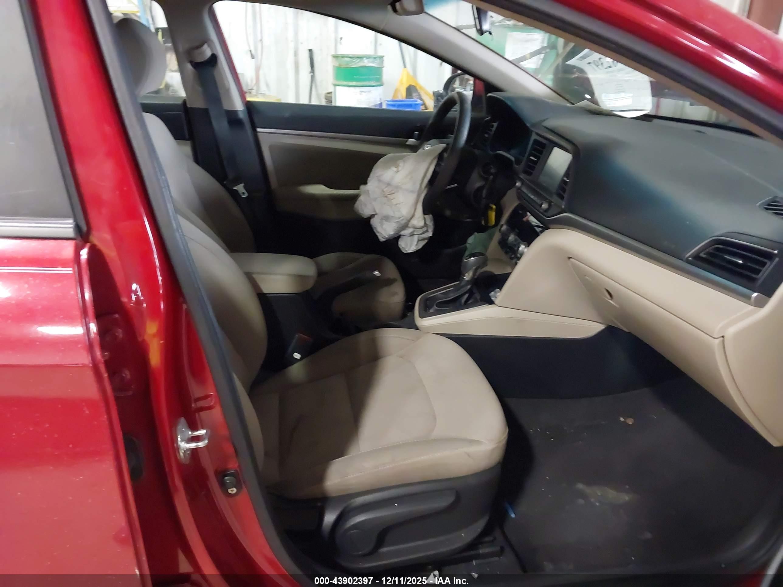 HYUNDAI ELANTRA image 5