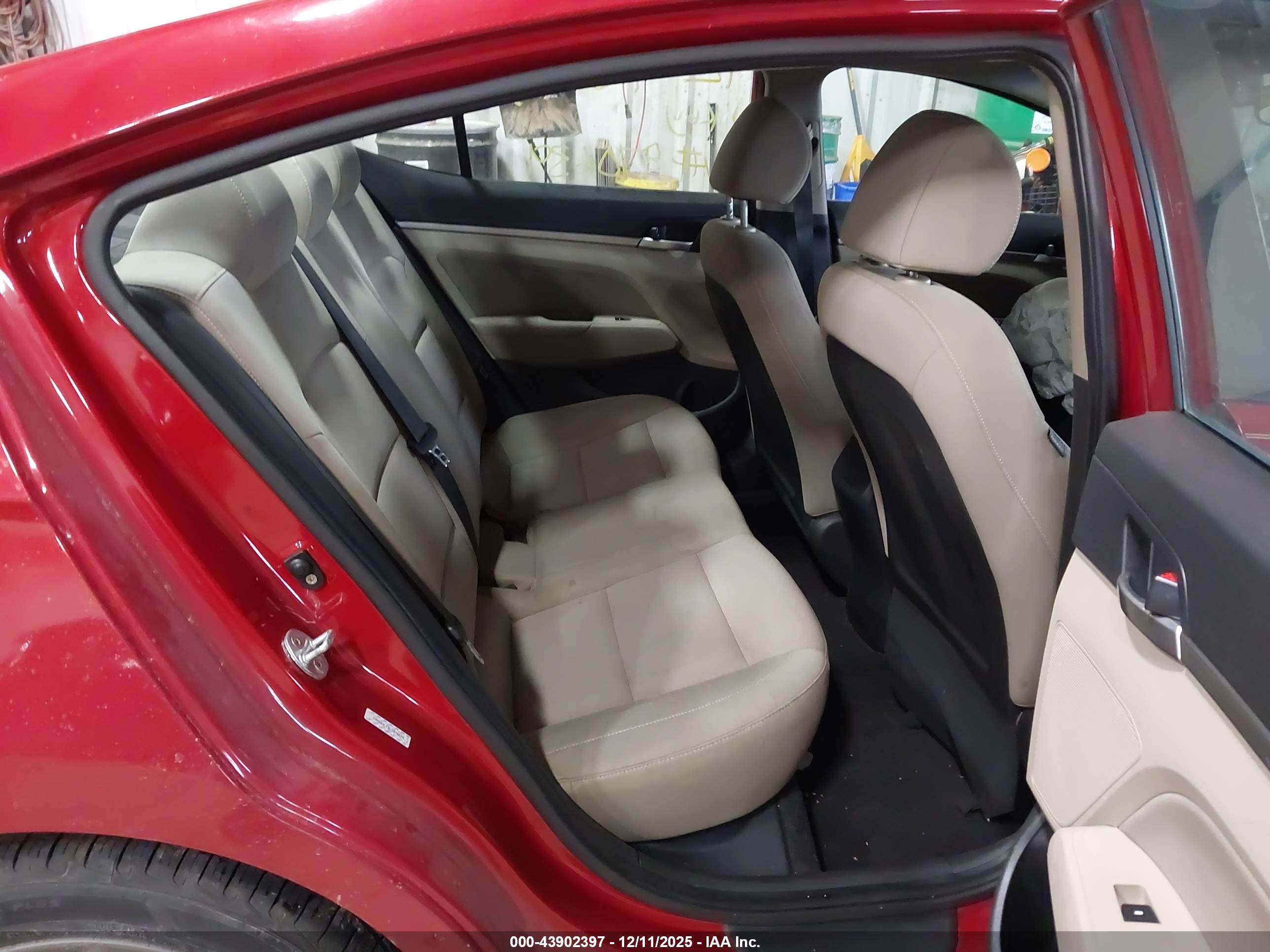 HYUNDAI ELANTRA image 8