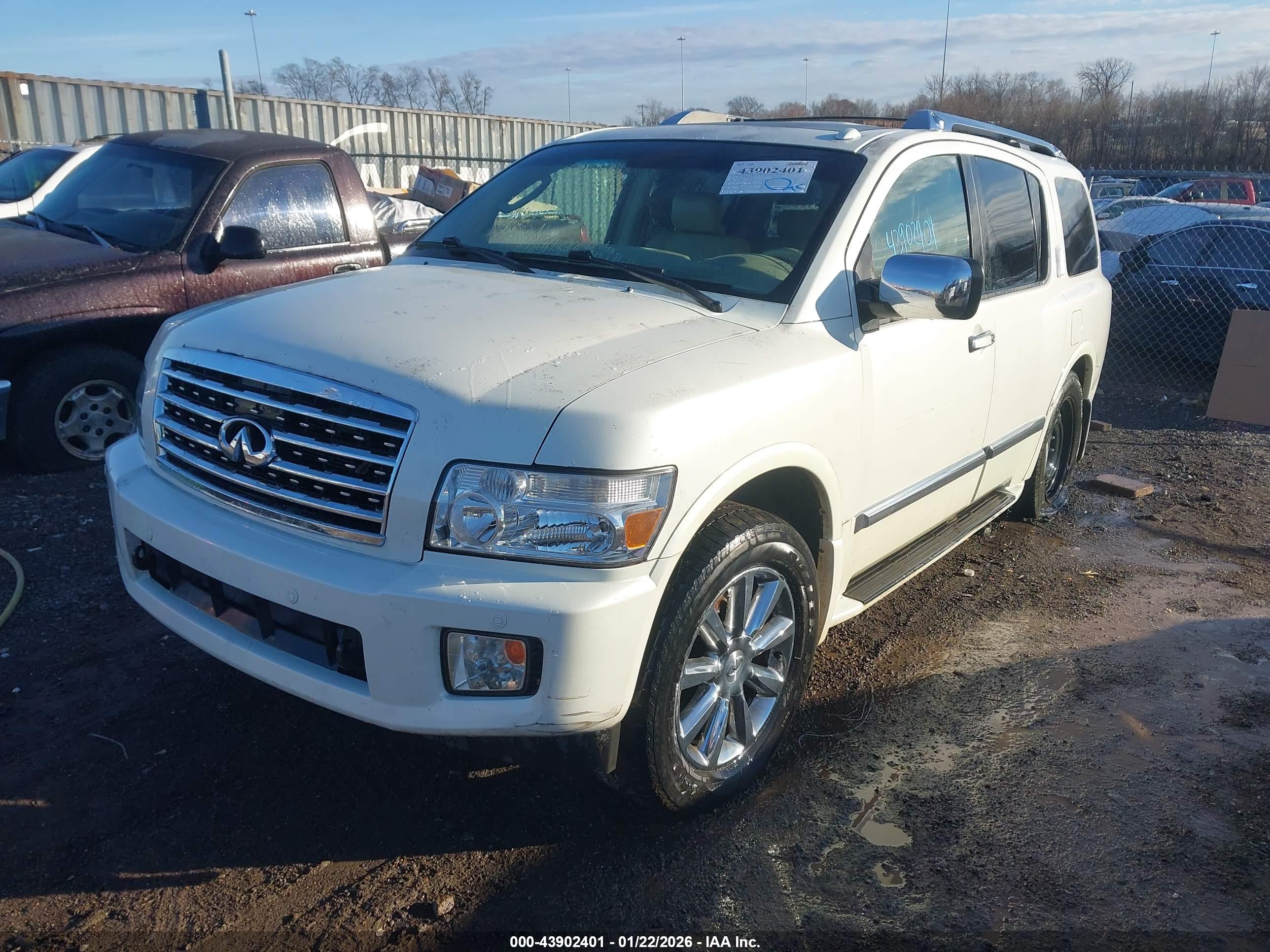 INFINITI QX56 image 2