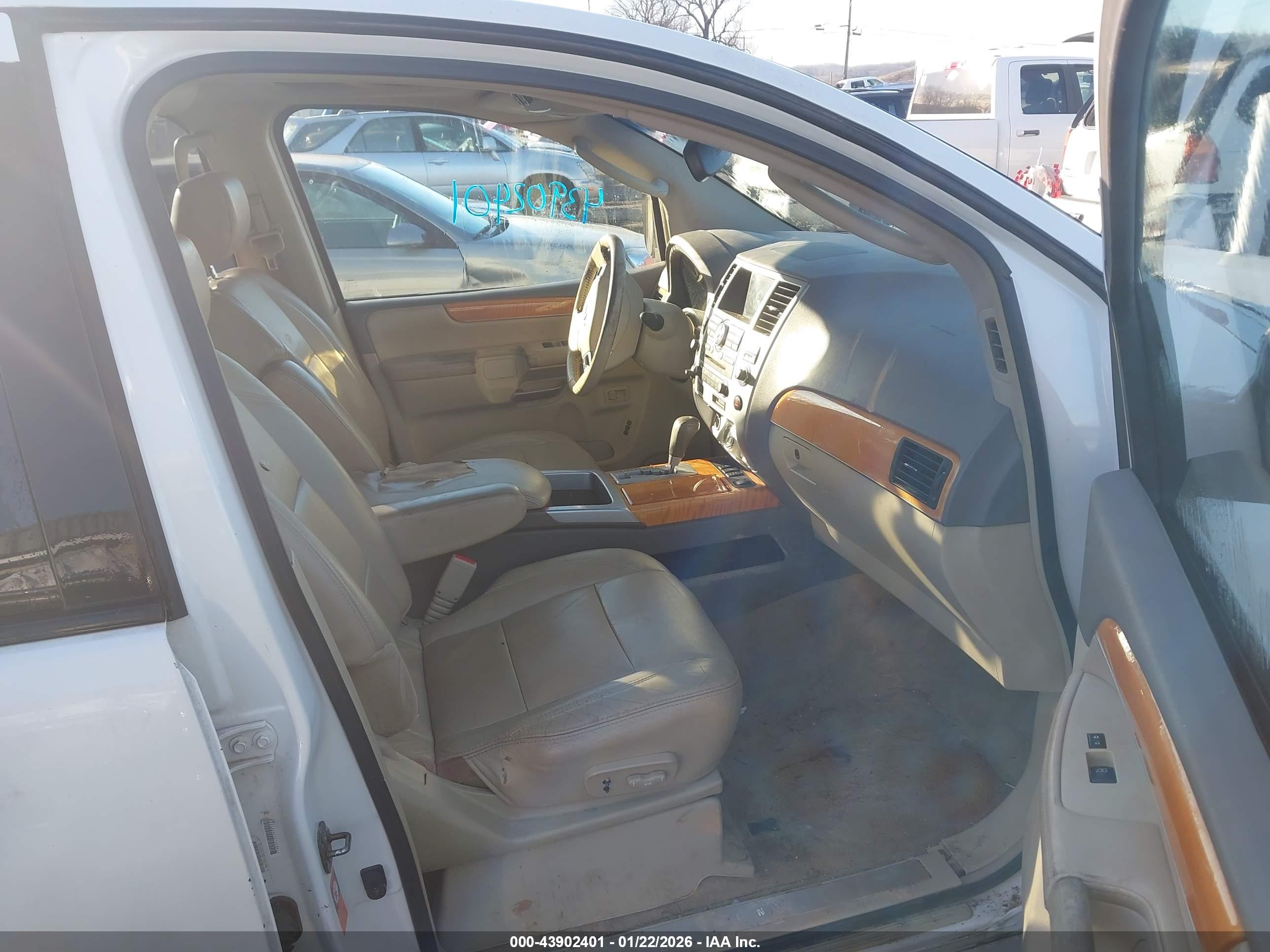 INFINITI QX56 image 5