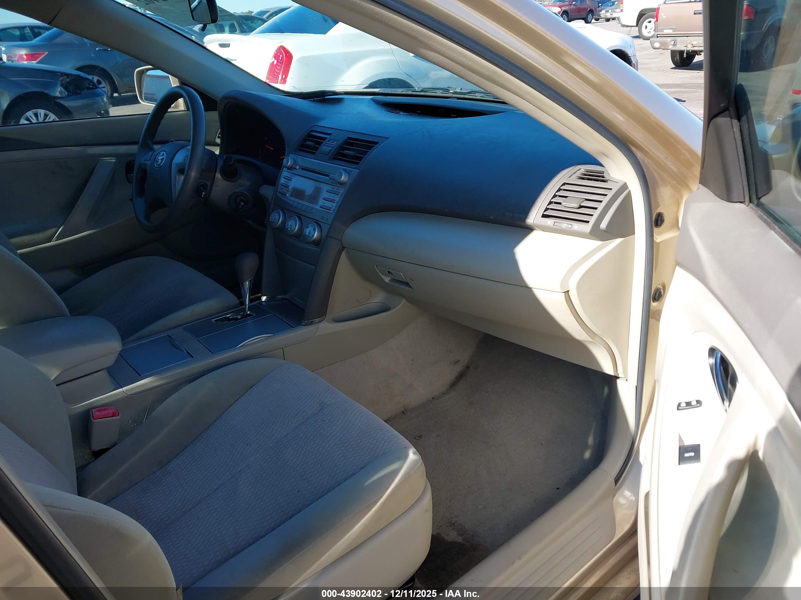 TOYOTA CAMRY image 5