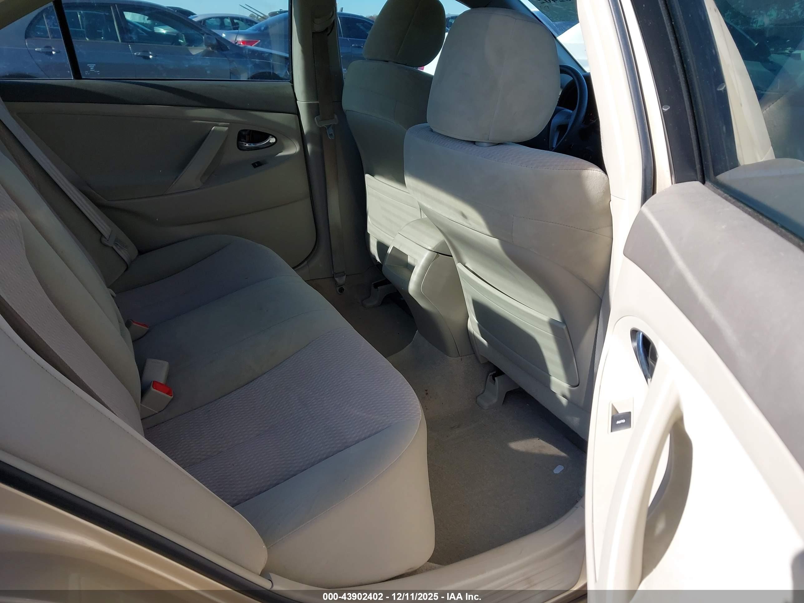 TOYOTA CAMRY image 8