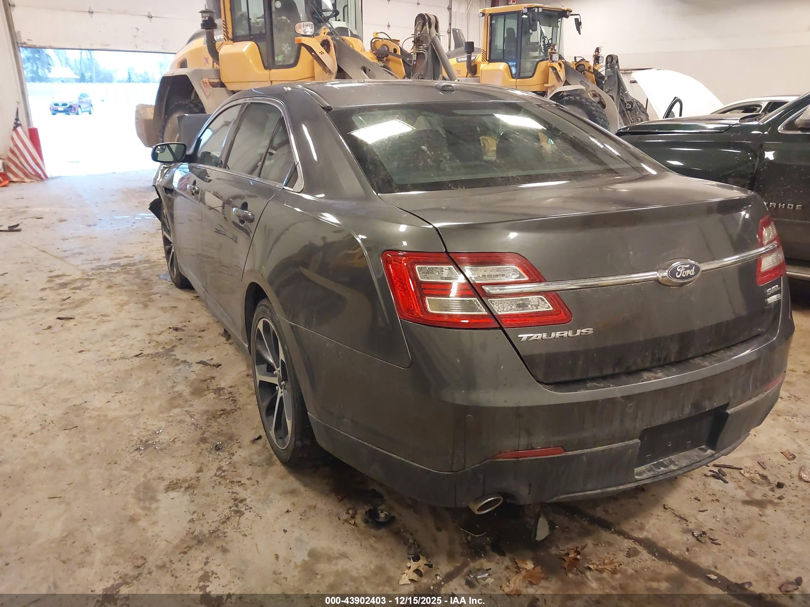 FORD TAURUS image 3