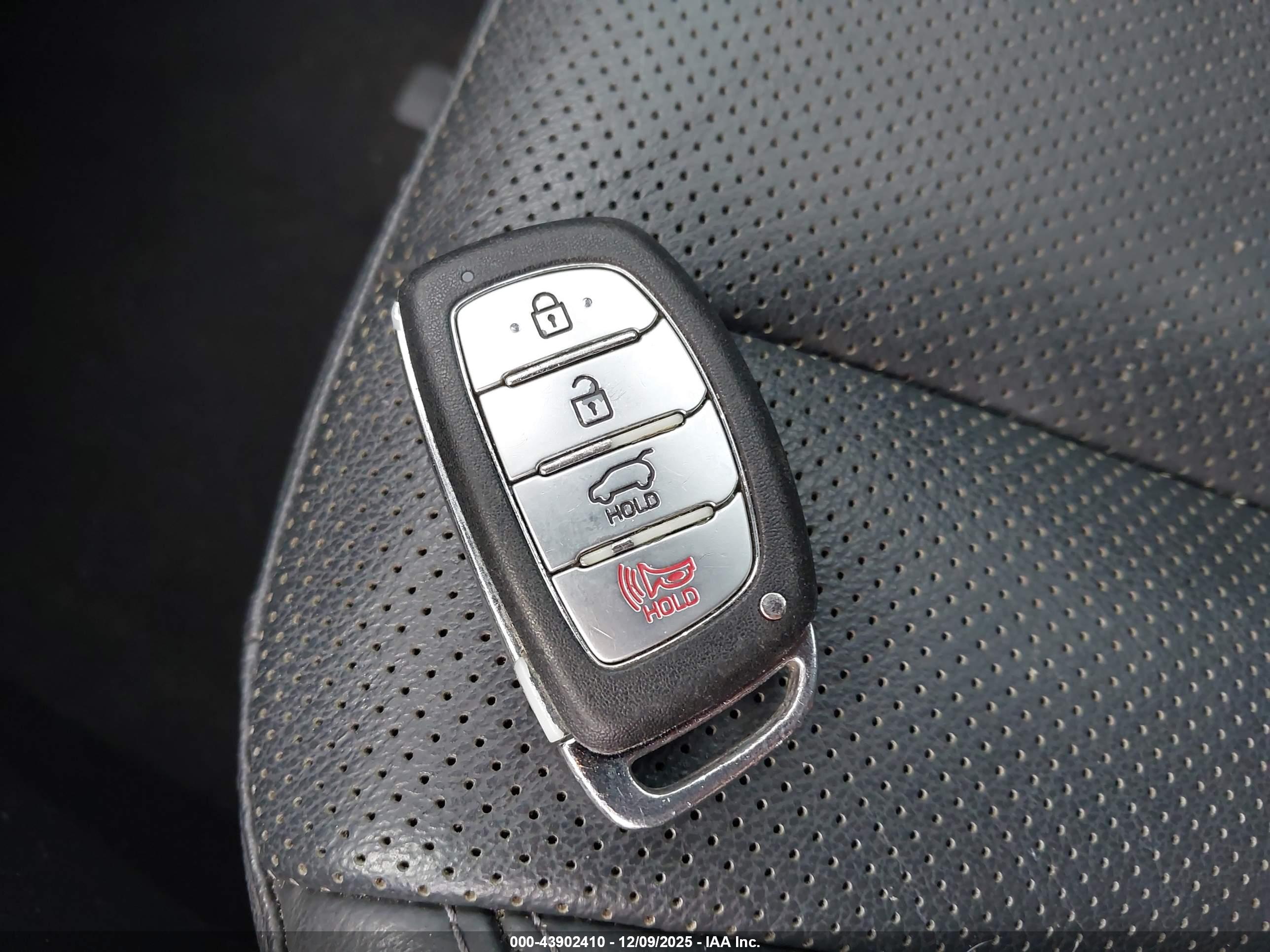 HYUNDAI ELANTRA image 11