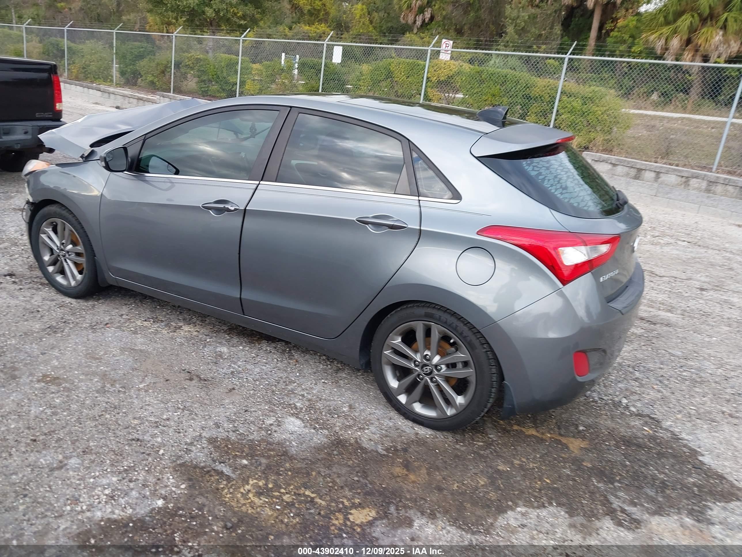 HYUNDAI ELANTRA image 3