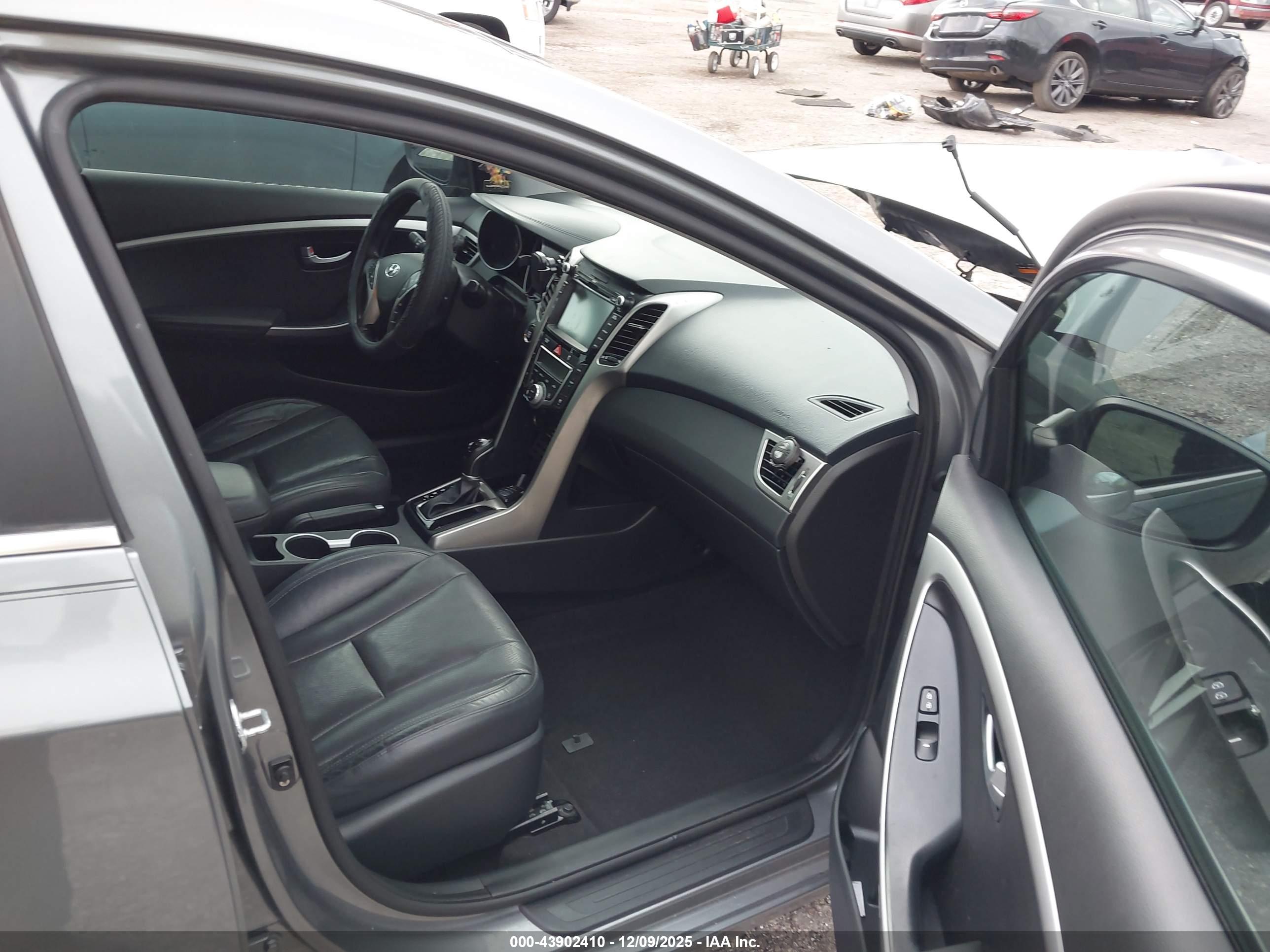 HYUNDAI ELANTRA image 5