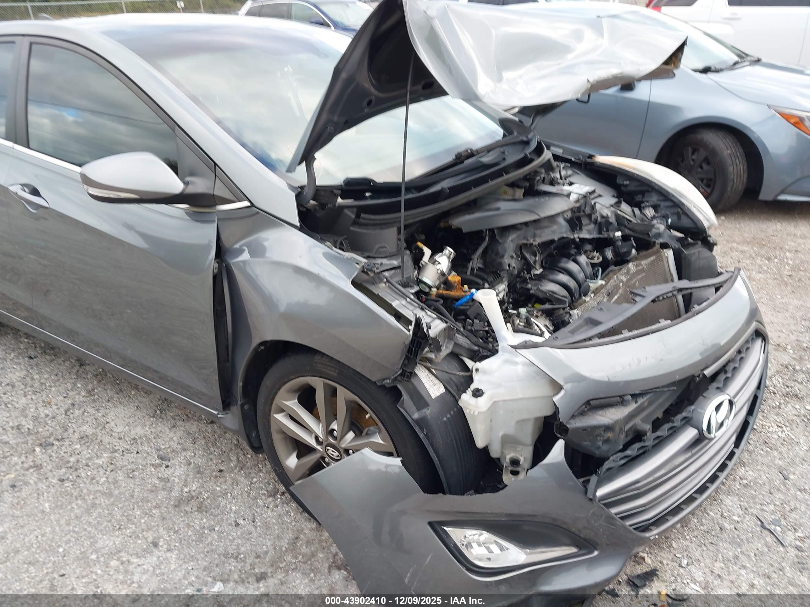 HYUNDAI ELANTRA image 6