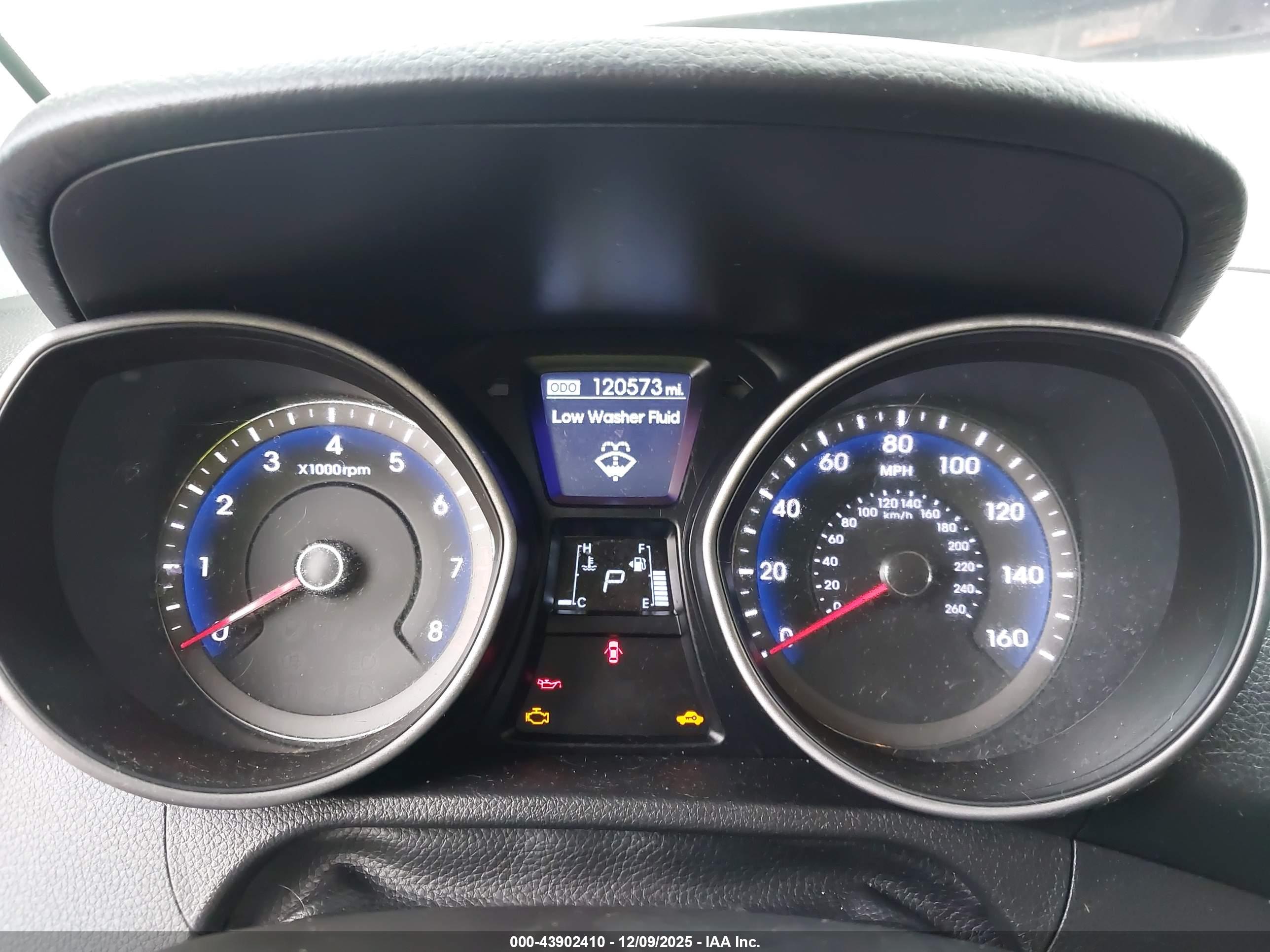 HYUNDAI ELANTRA image 7