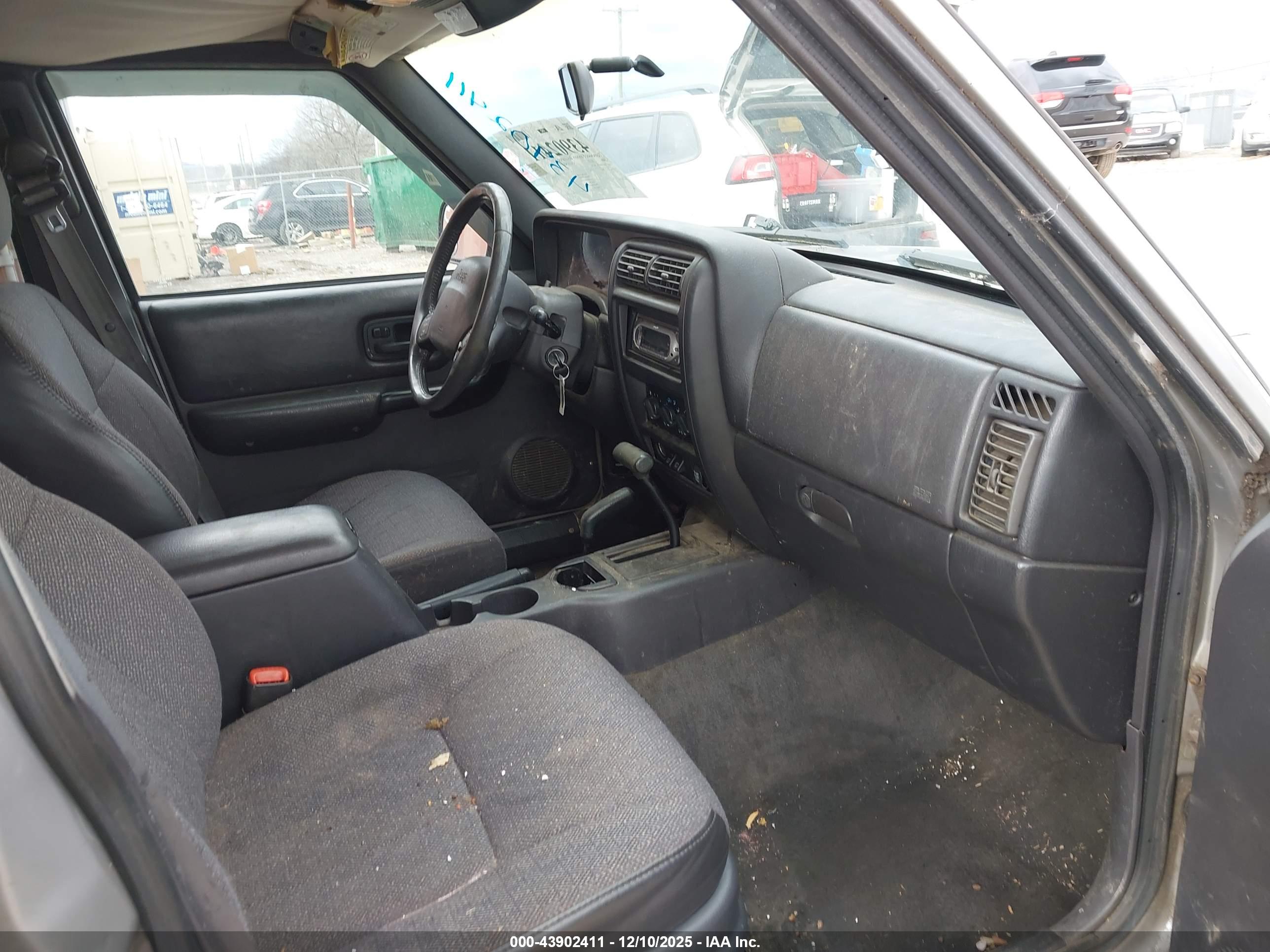 JEEP CHEROKEE image 5