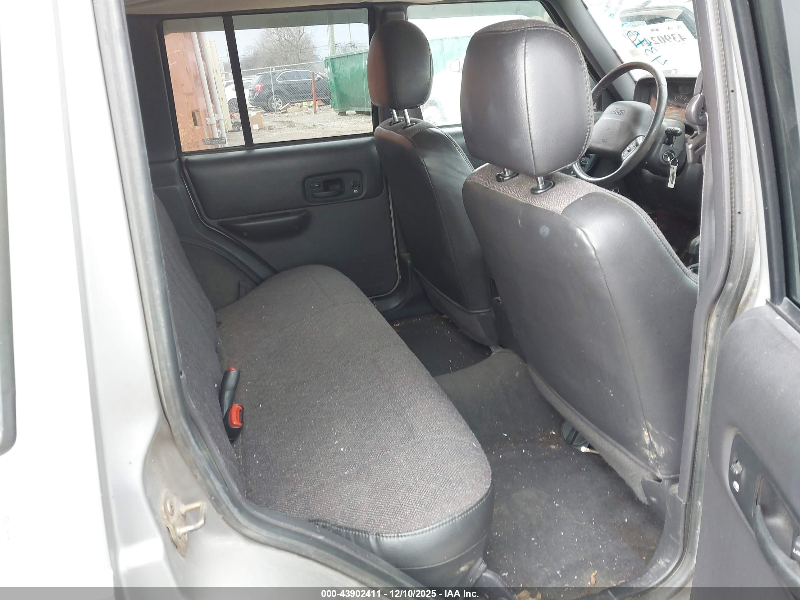 JEEP CHEROKEE image 8