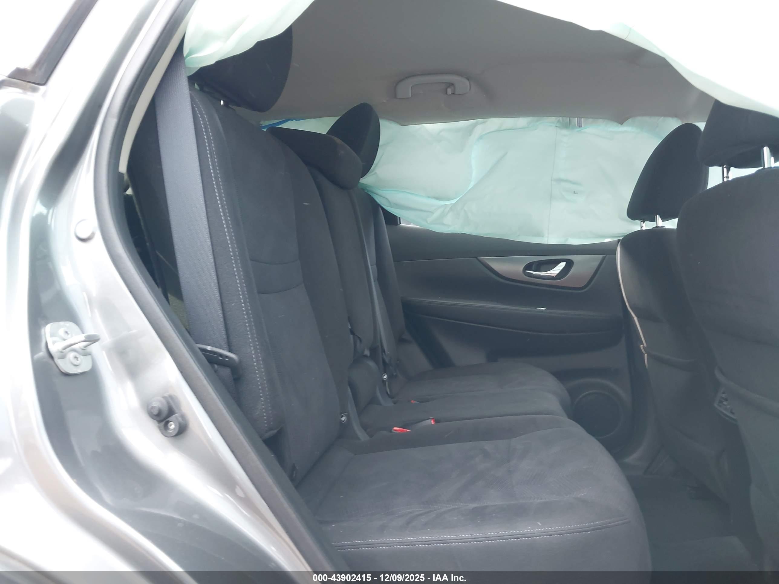NISSAN ROGUE image 8