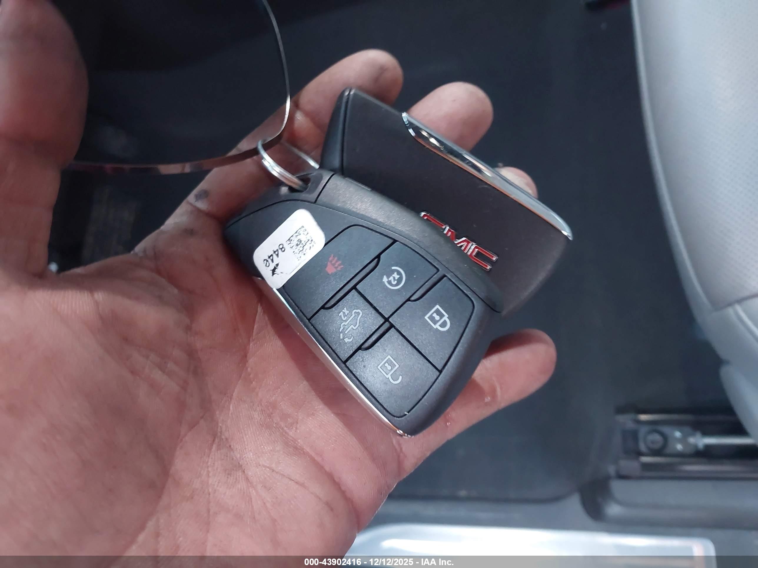 GMC SIERRA image 11