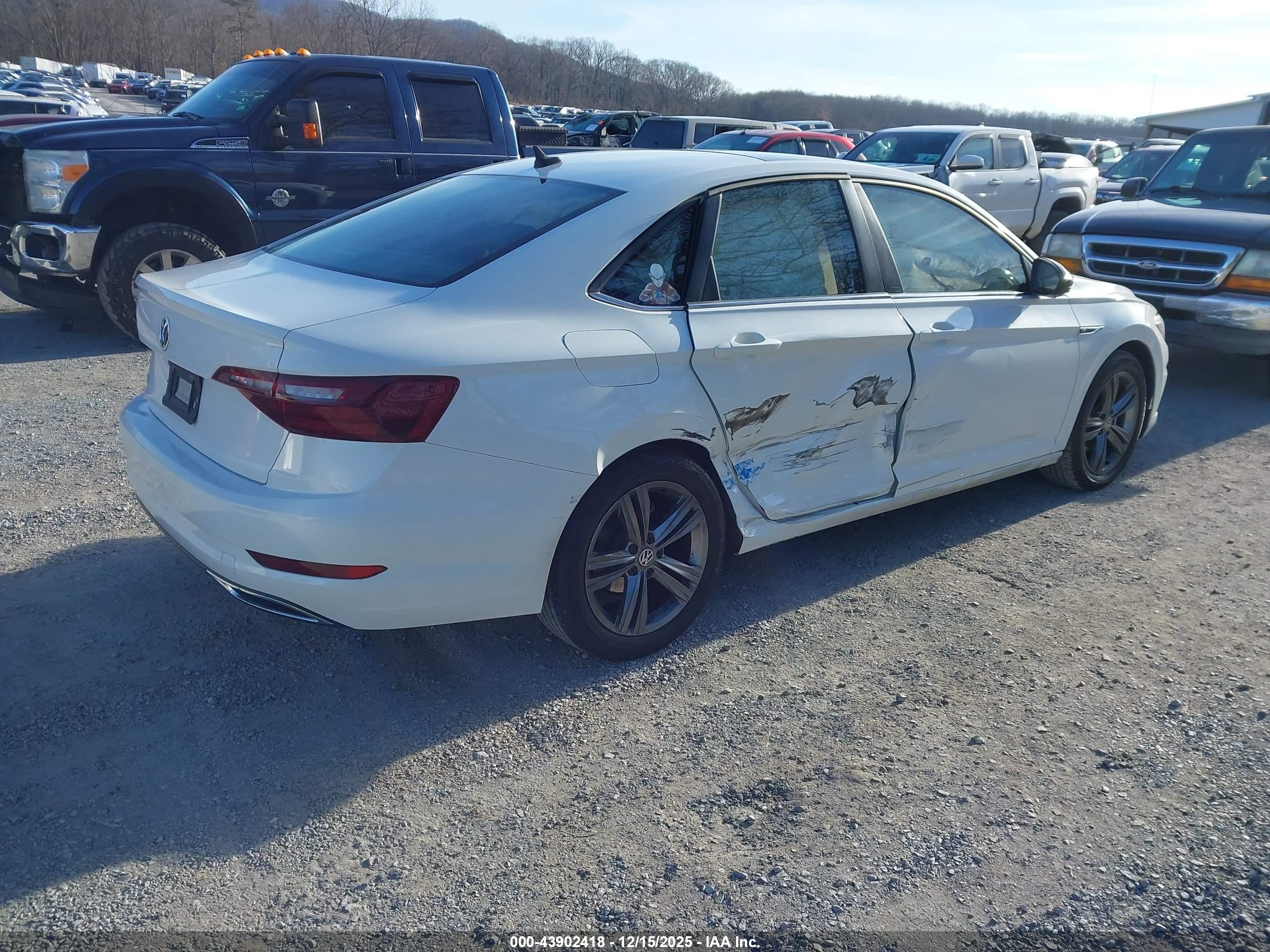 VOLKSWAGEN JETTA image 4
