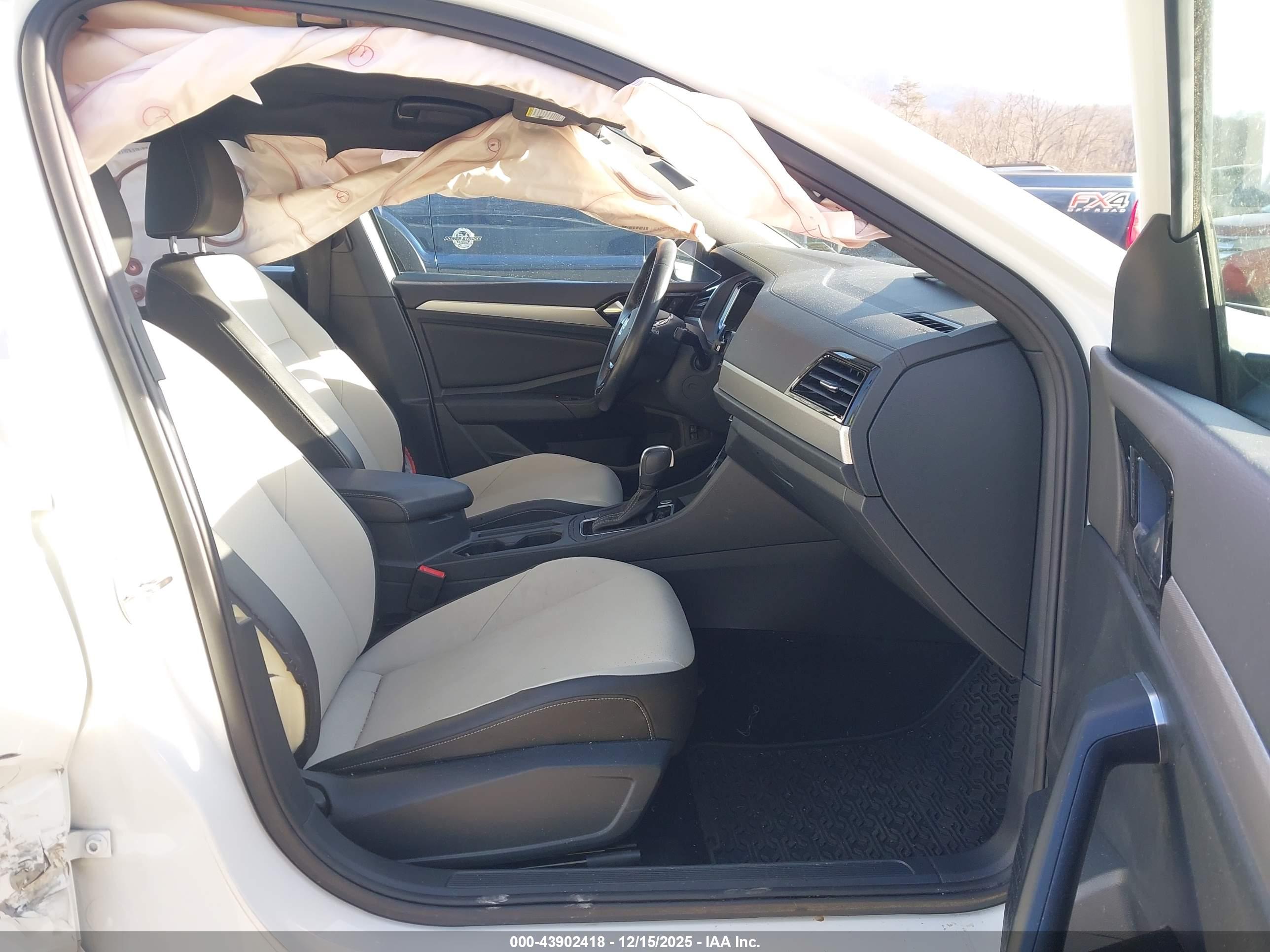 VOLKSWAGEN JETTA image 5