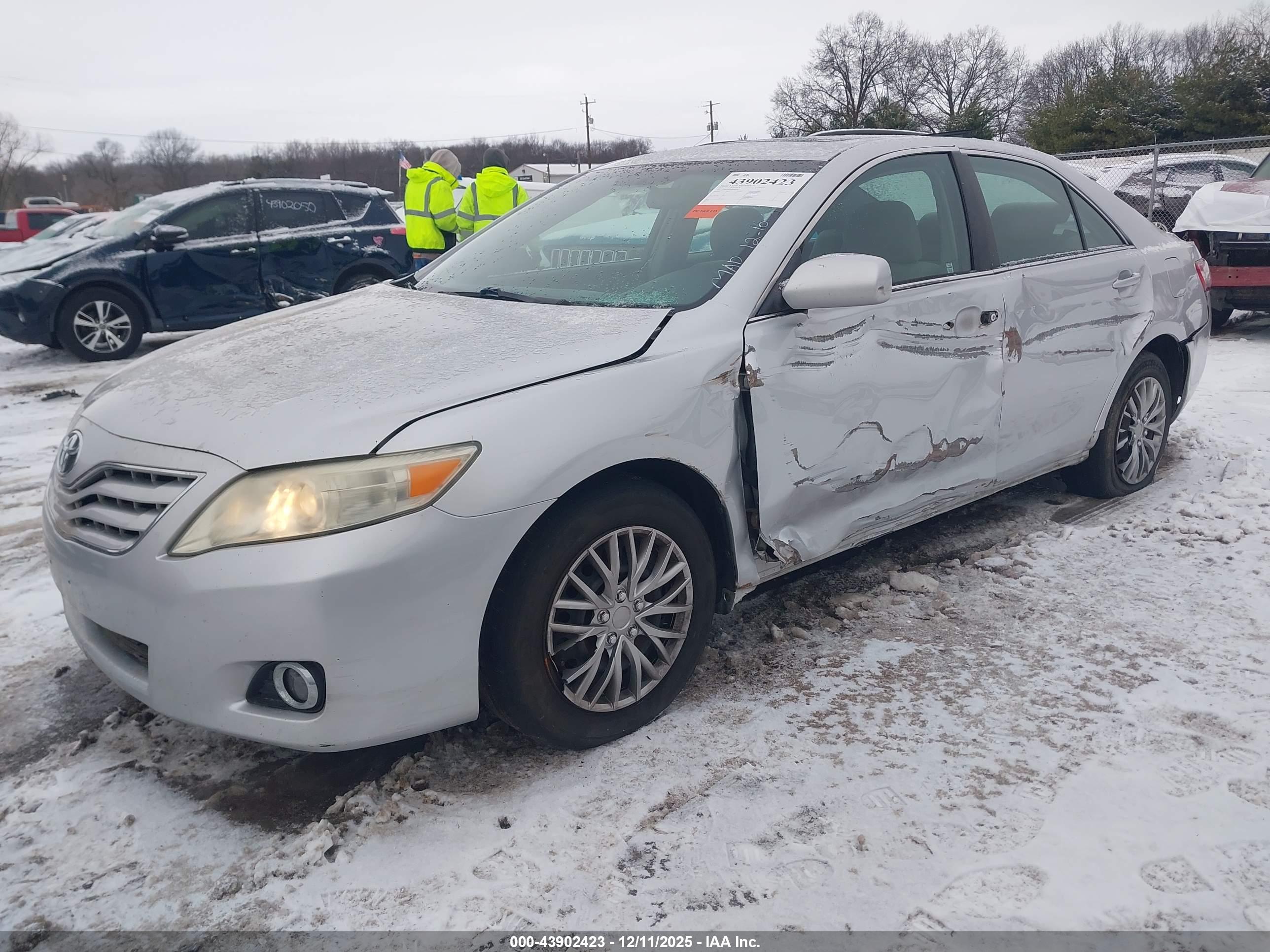 TOYOTA CAMRY image 2