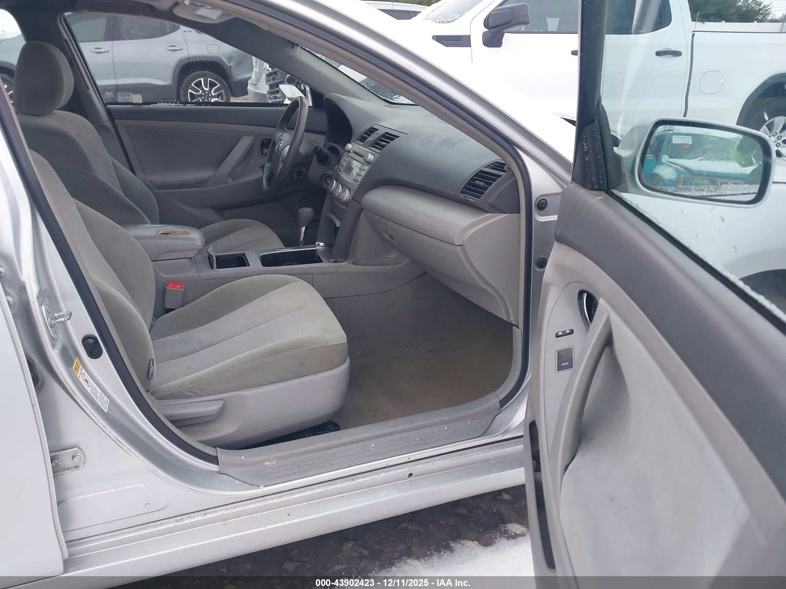TOYOTA CAMRY image 5
