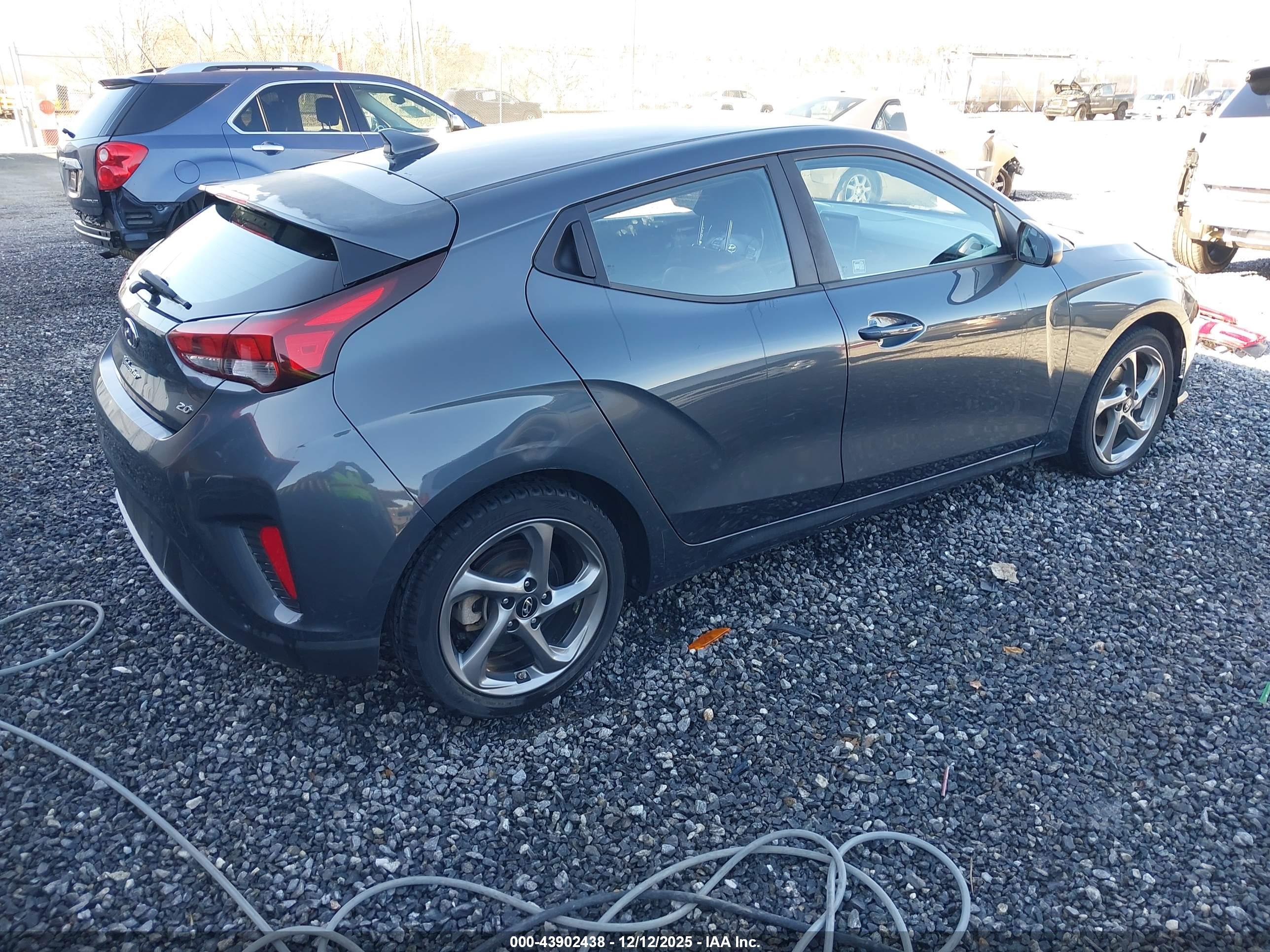 HYUNDAI VELOSTER image 4