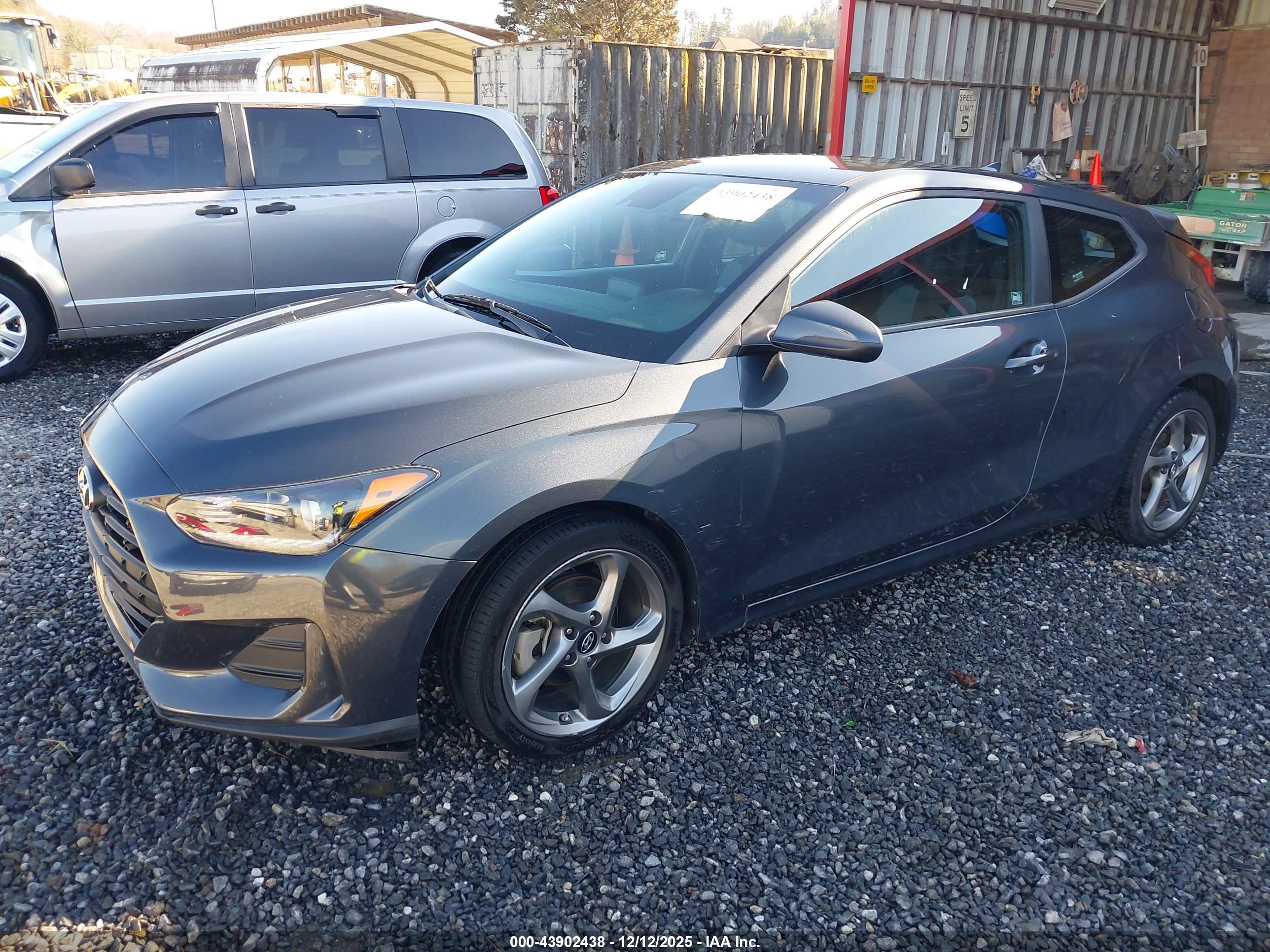 HYUNDAI VELOSTER image 6