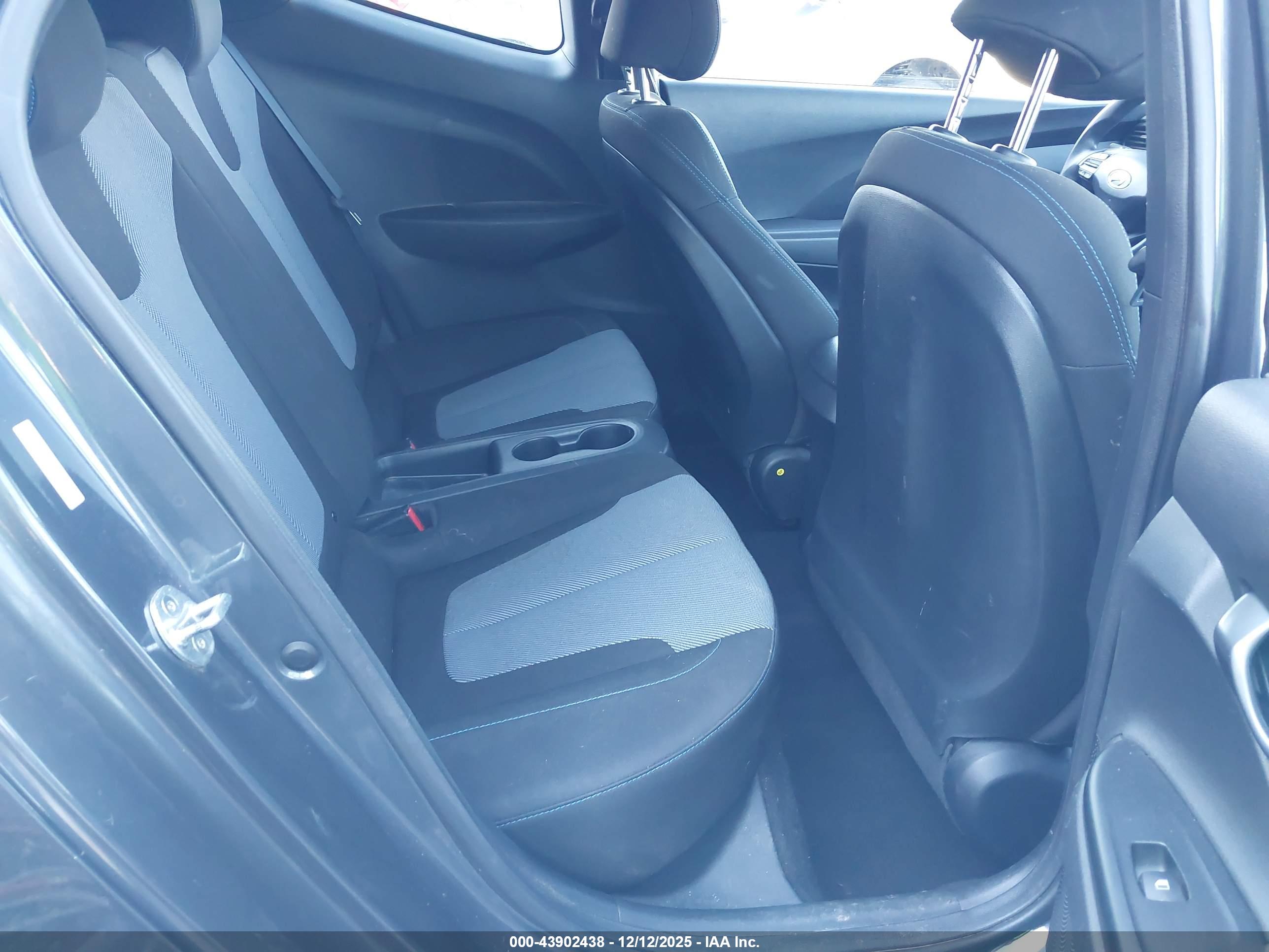 HYUNDAI VELOSTER image 8