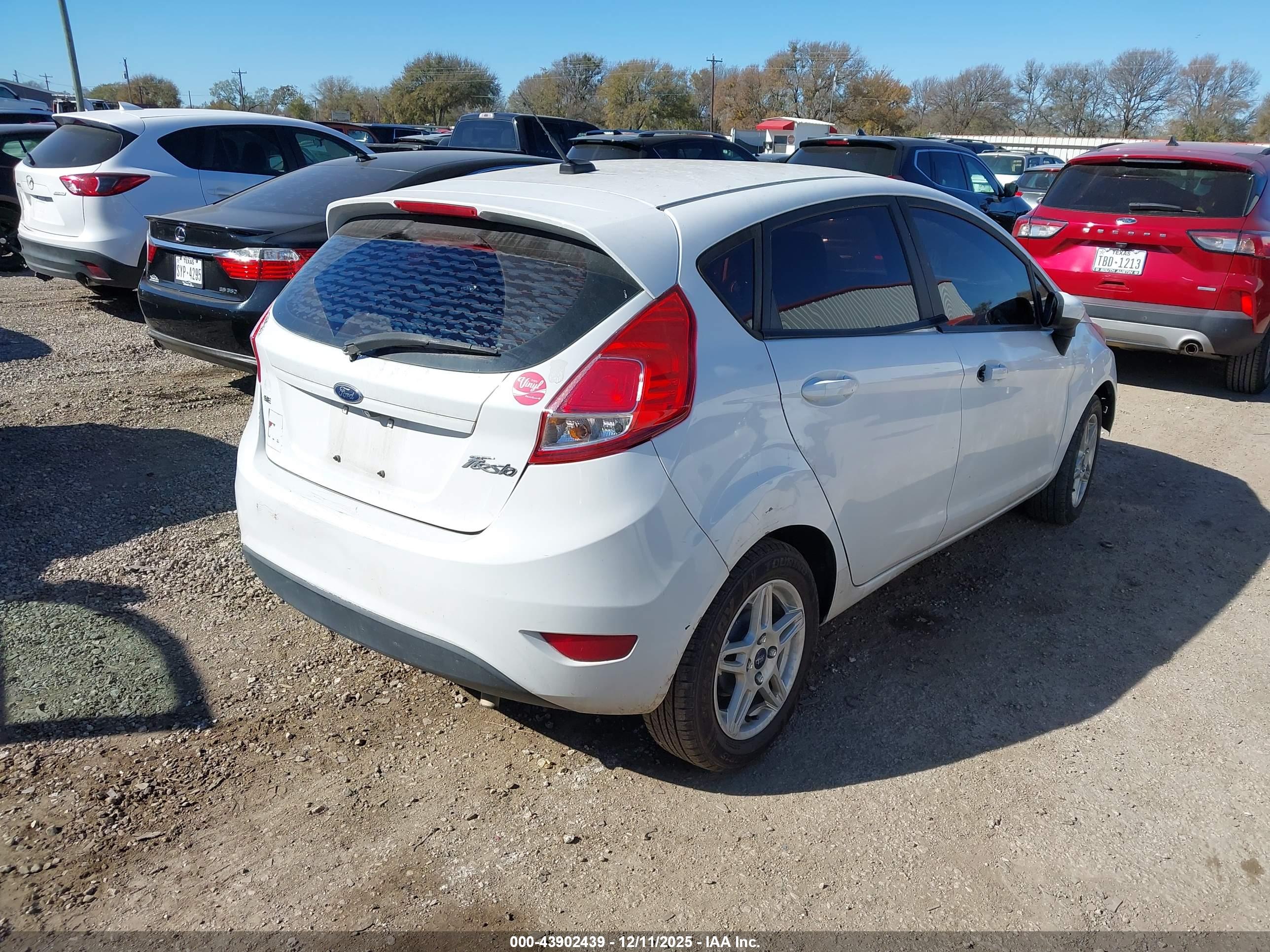 FORD FIESTA image 4