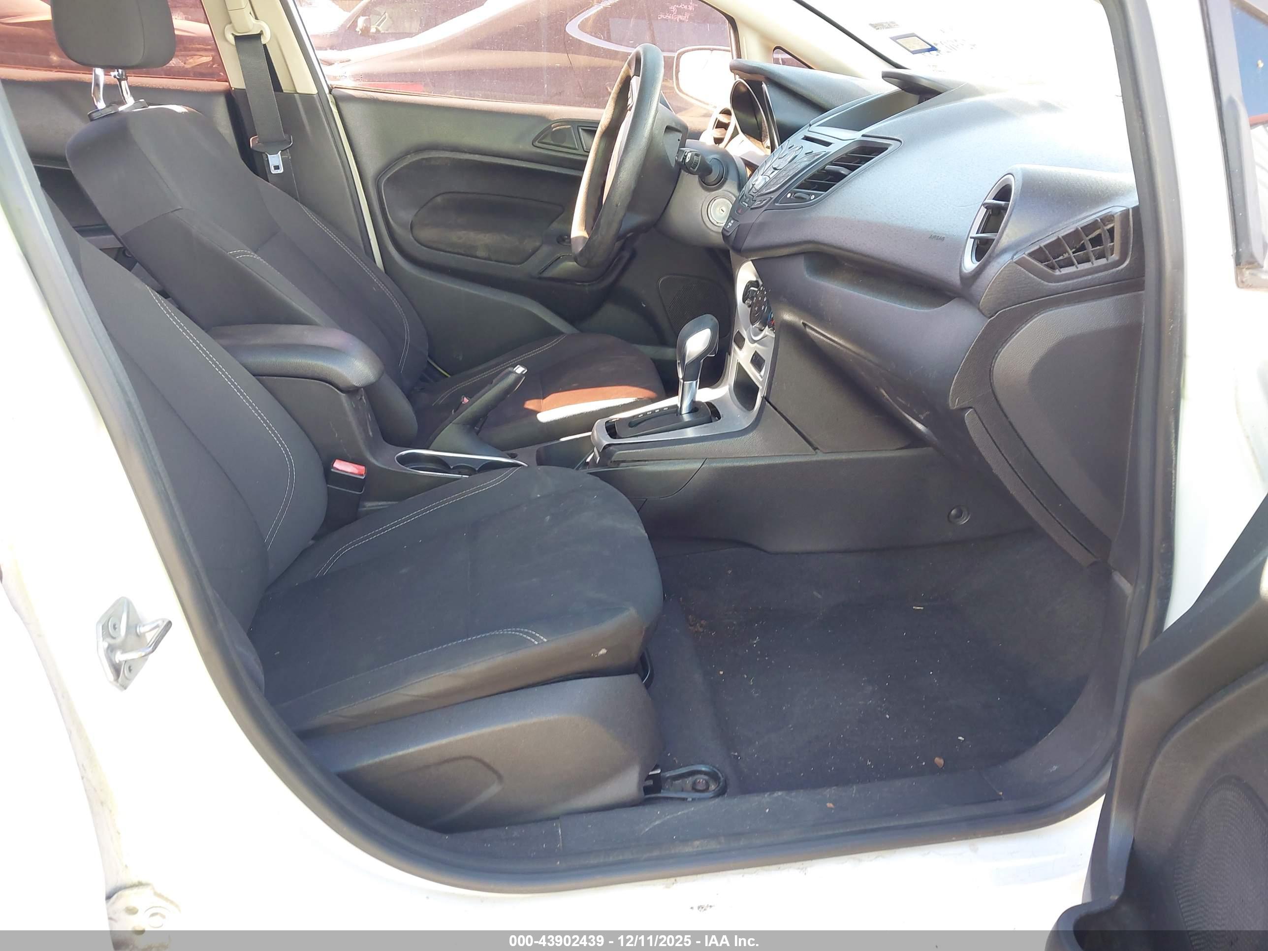 FORD FIESTA image 5