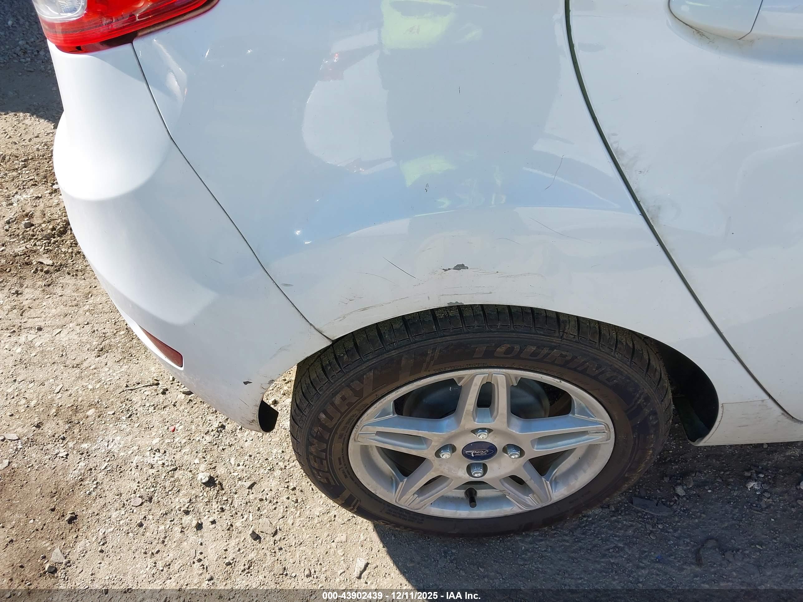 FORD FIESTA image 6