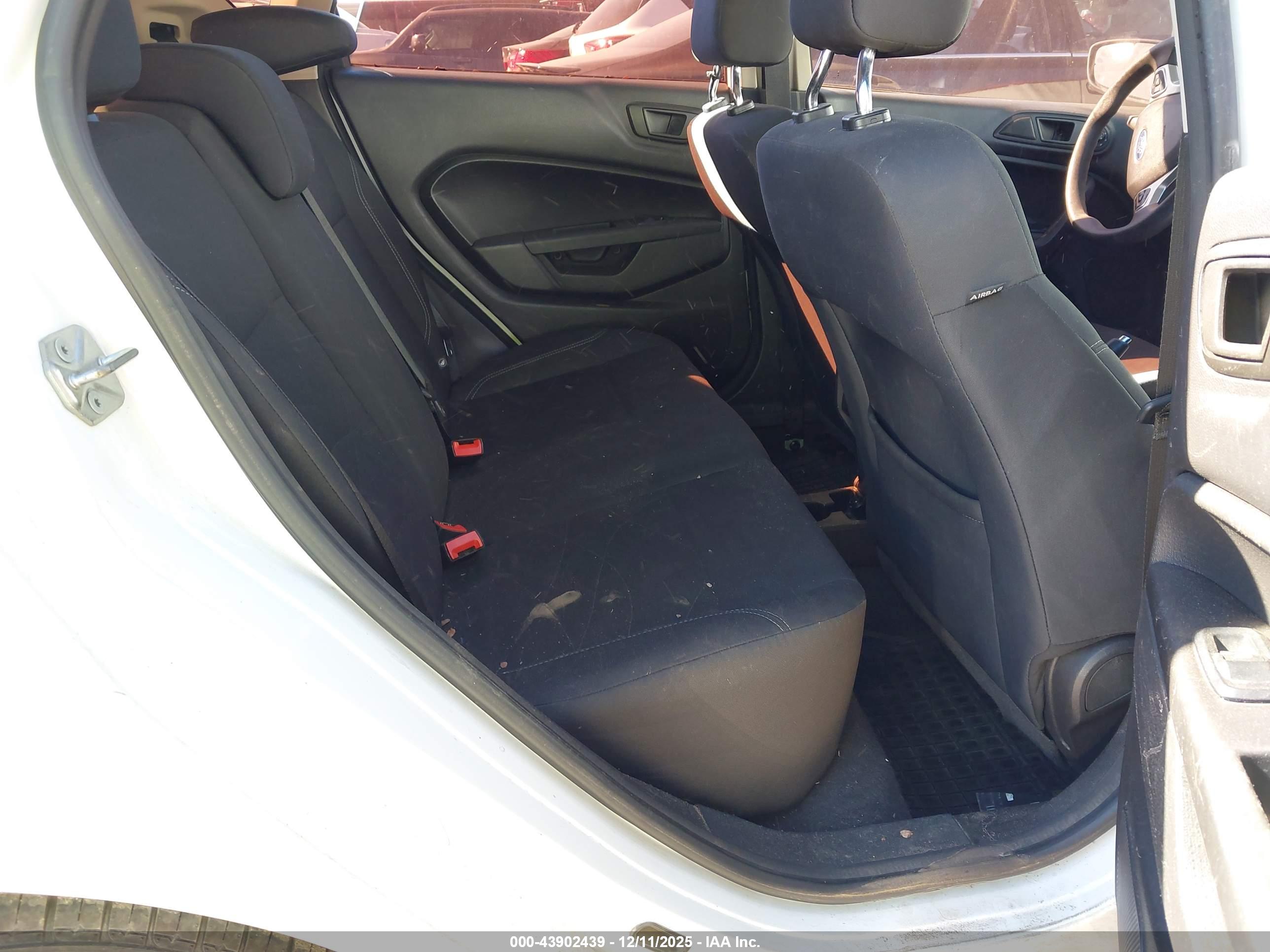 FORD FIESTA image 8