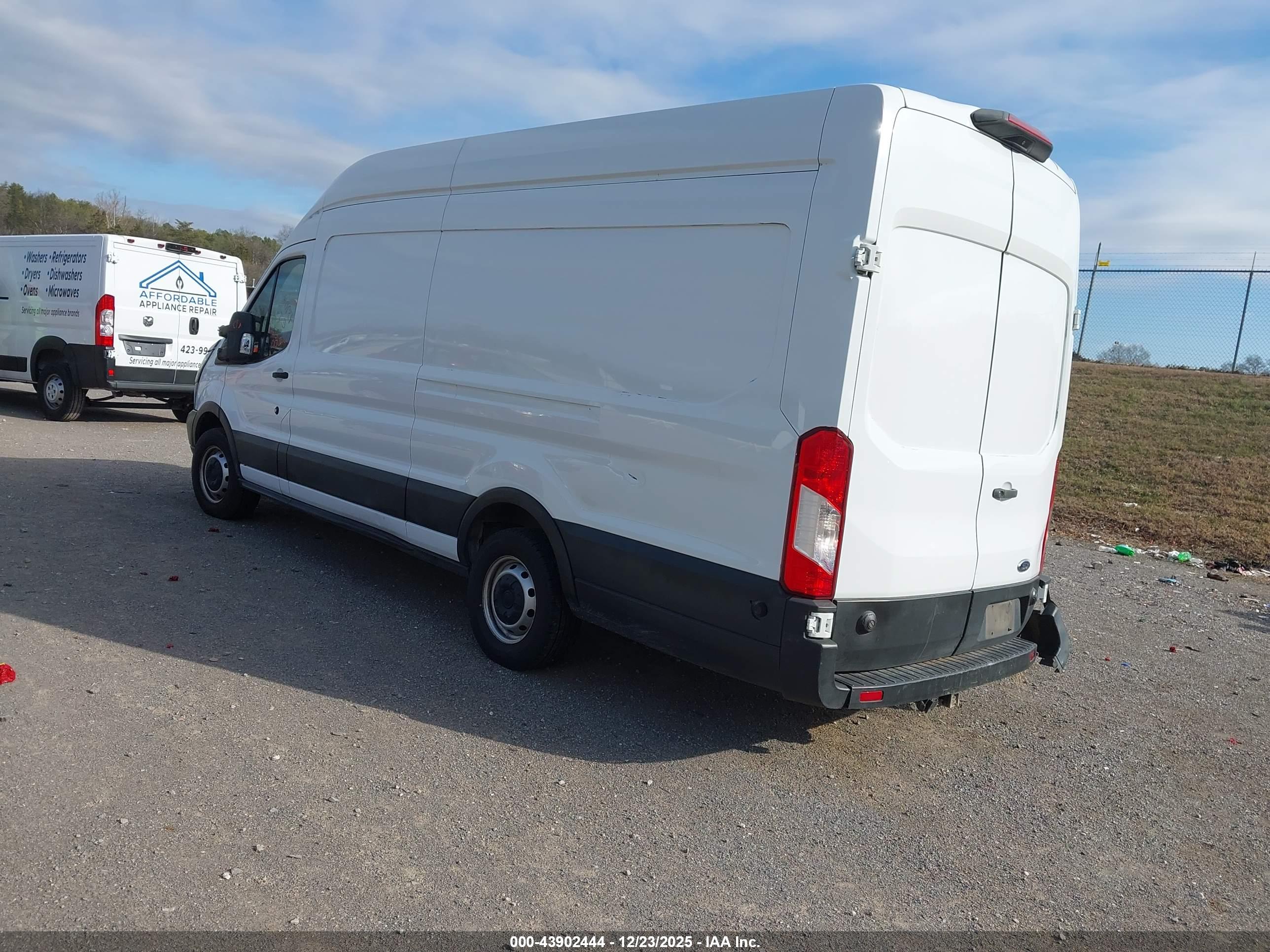 FORD TRANSIT-350 image 3