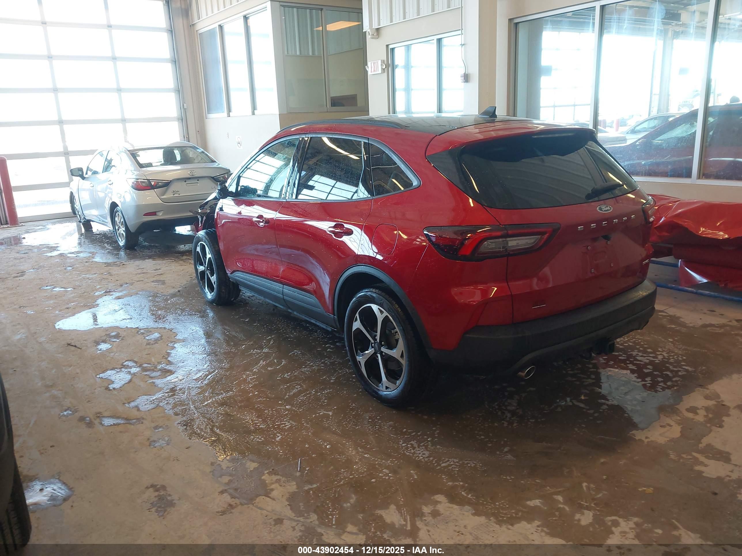 FORD ESCAPE image 3