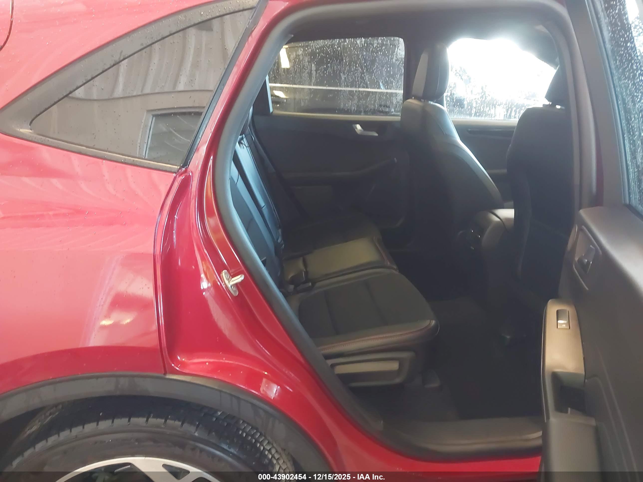 FORD ESCAPE image 8