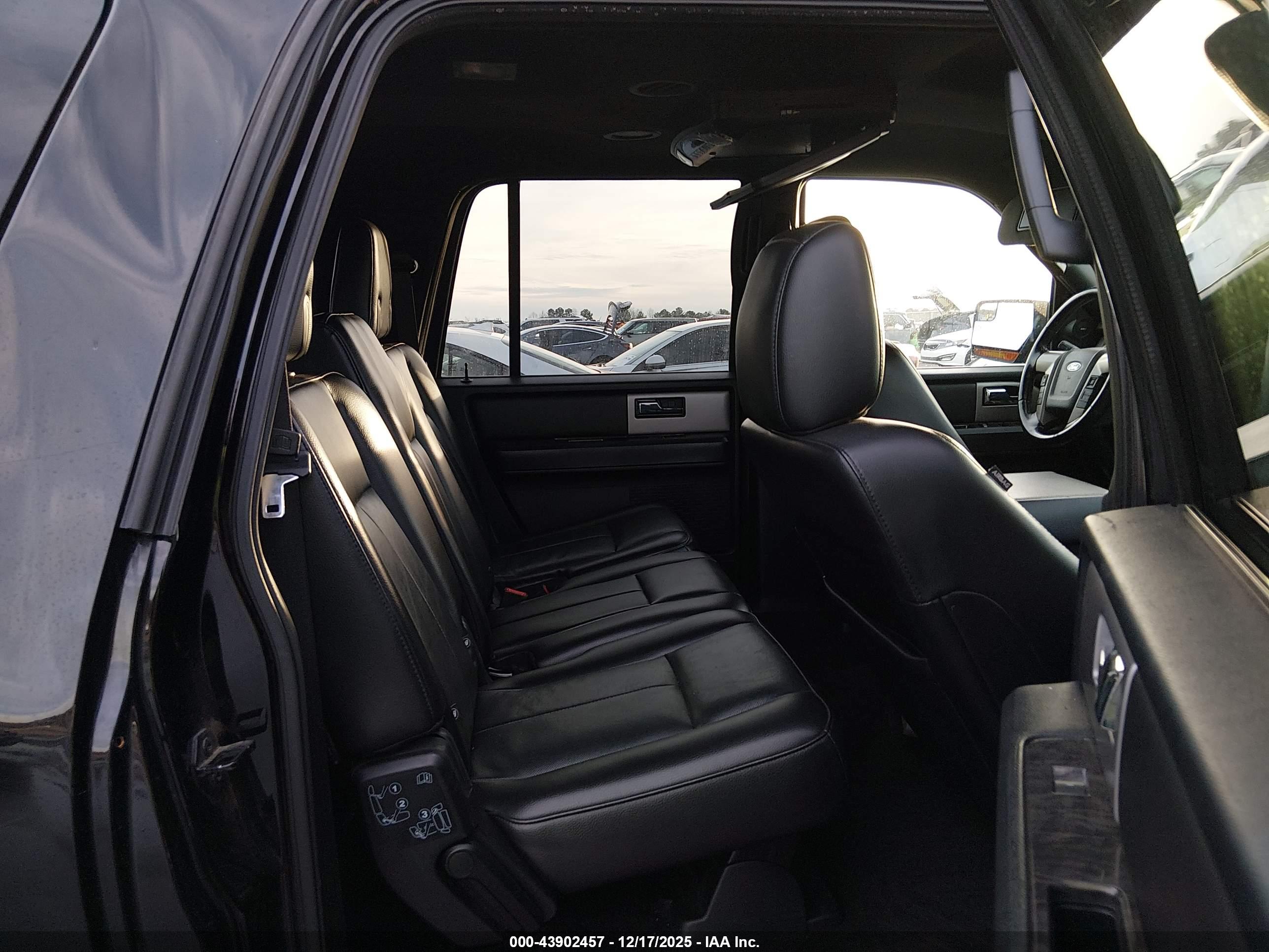FORD EXPEDITION image 8