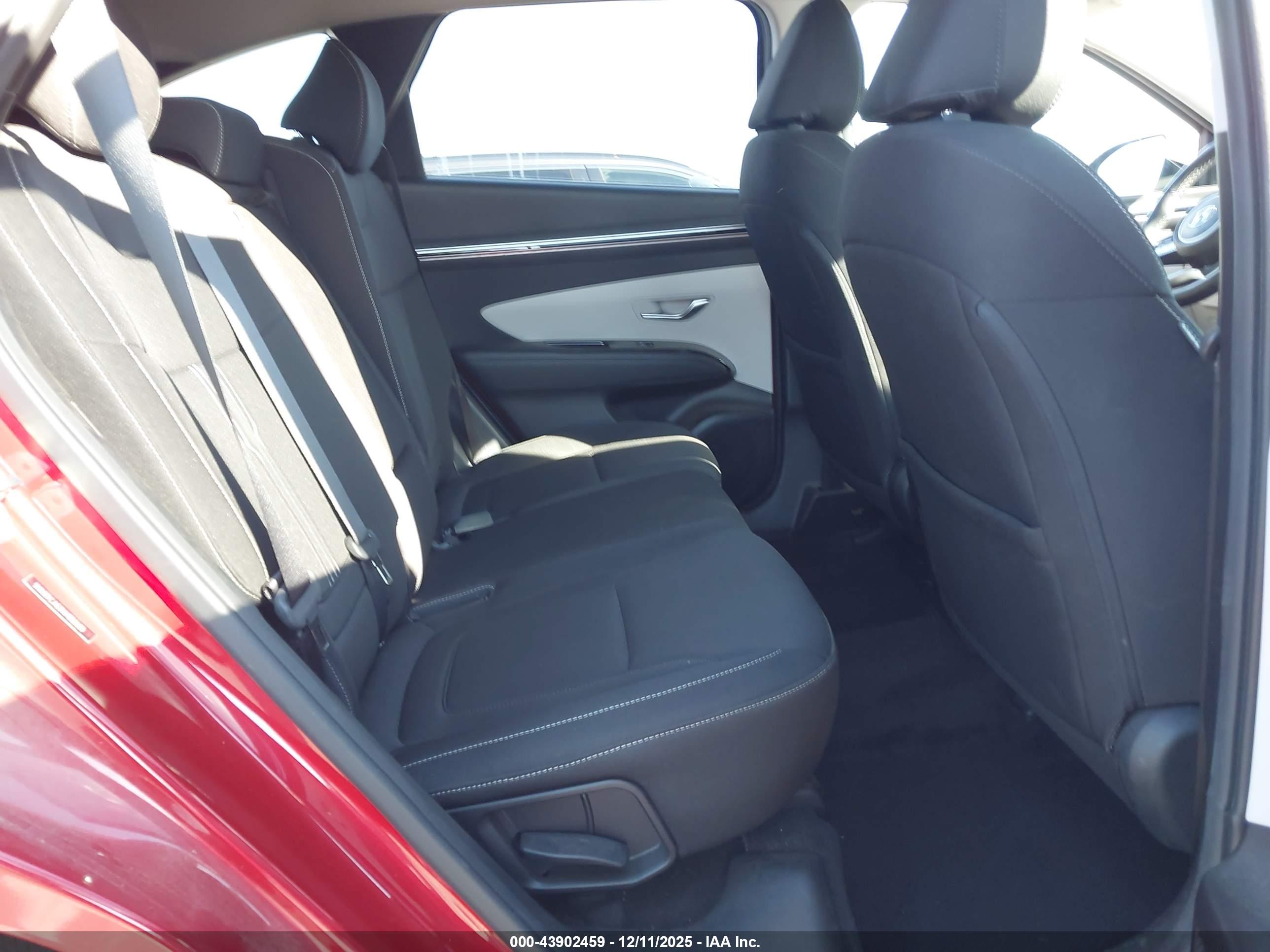 HYUNDAI TUCSON image 8
