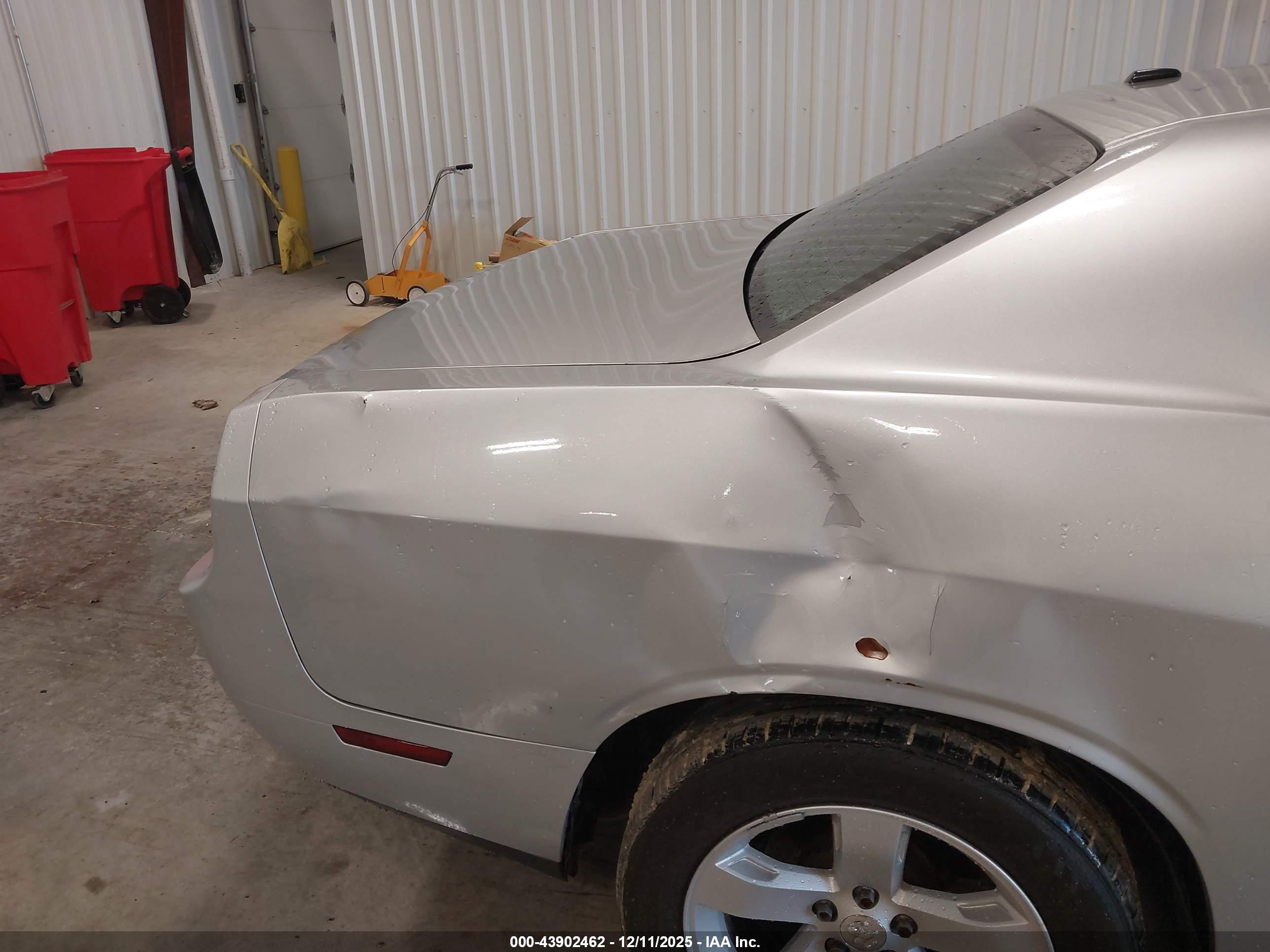 DODGE CHALLENGER image 6