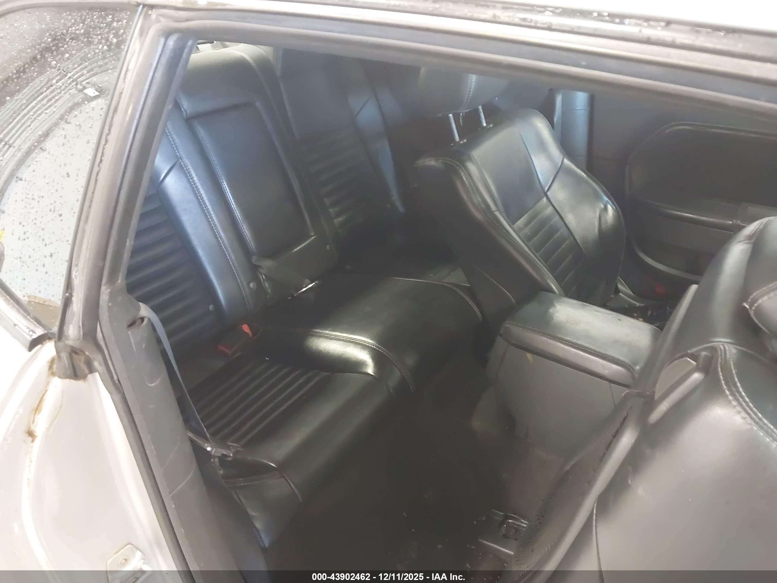 DODGE CHALLENGER image 8