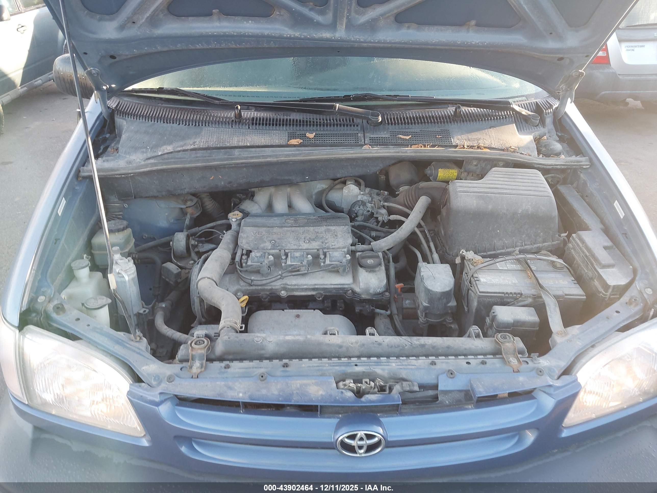 TOYOTA SIENNA image 10