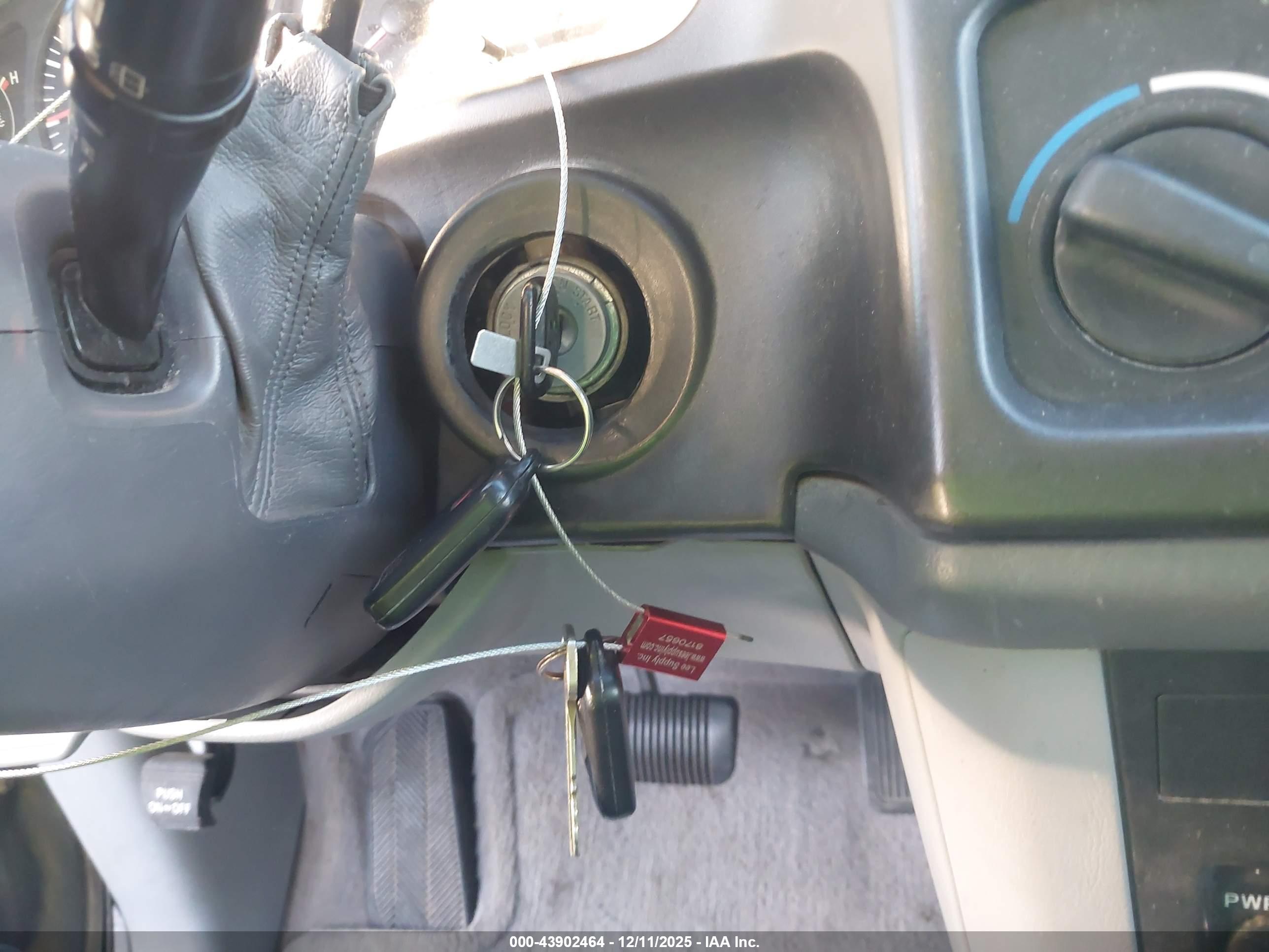 TOYOTA SIENNA image 11