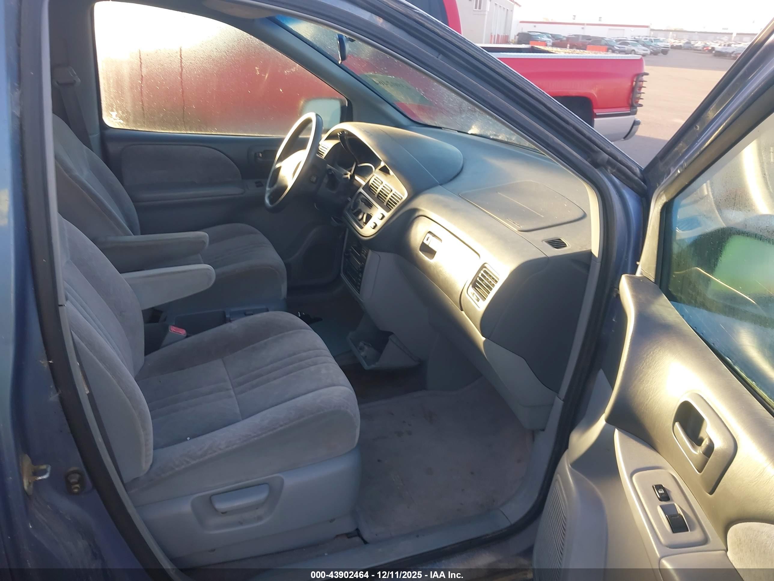 TOYOTA SIENNA image 5