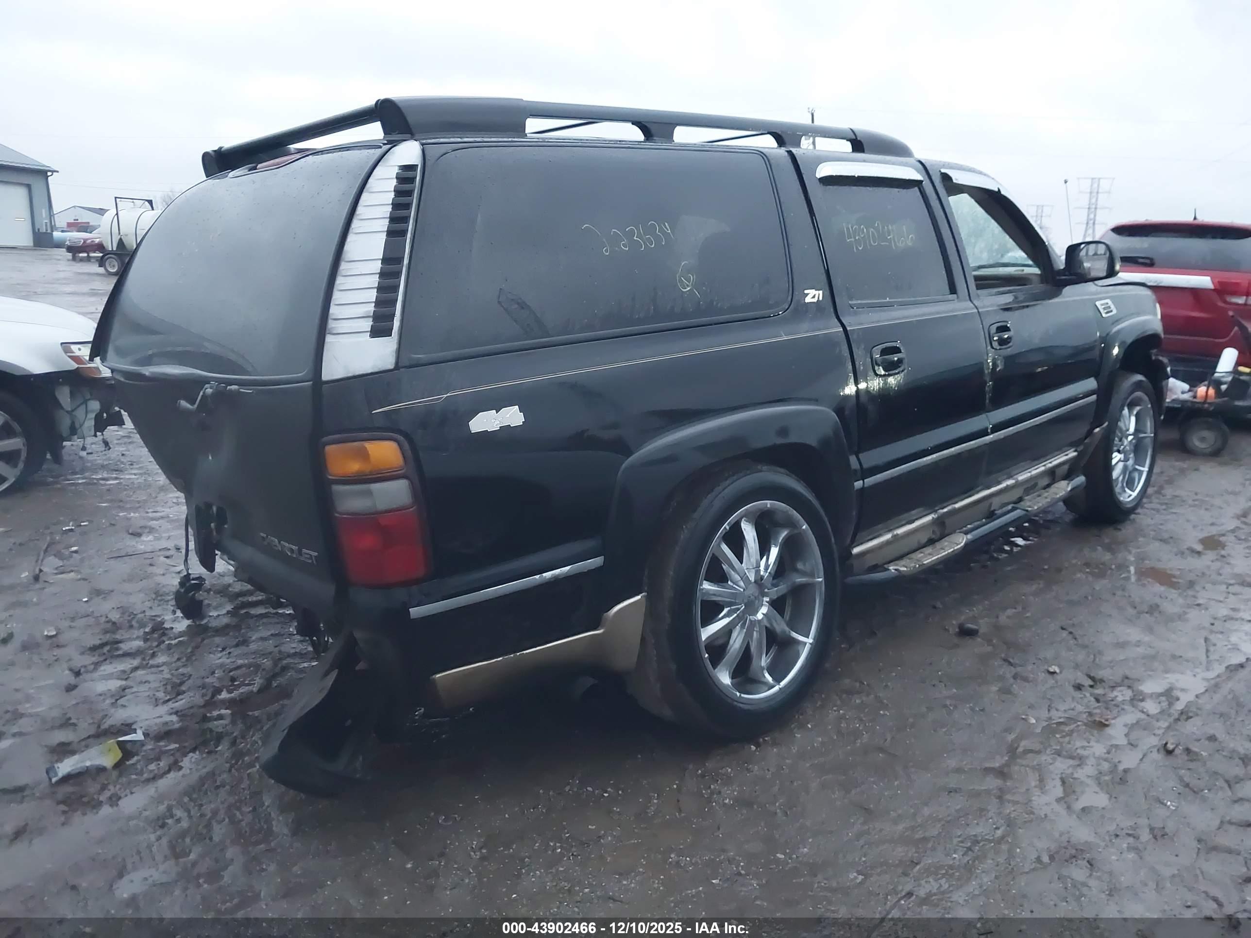 CHEVROLET SUBURBAN image 4