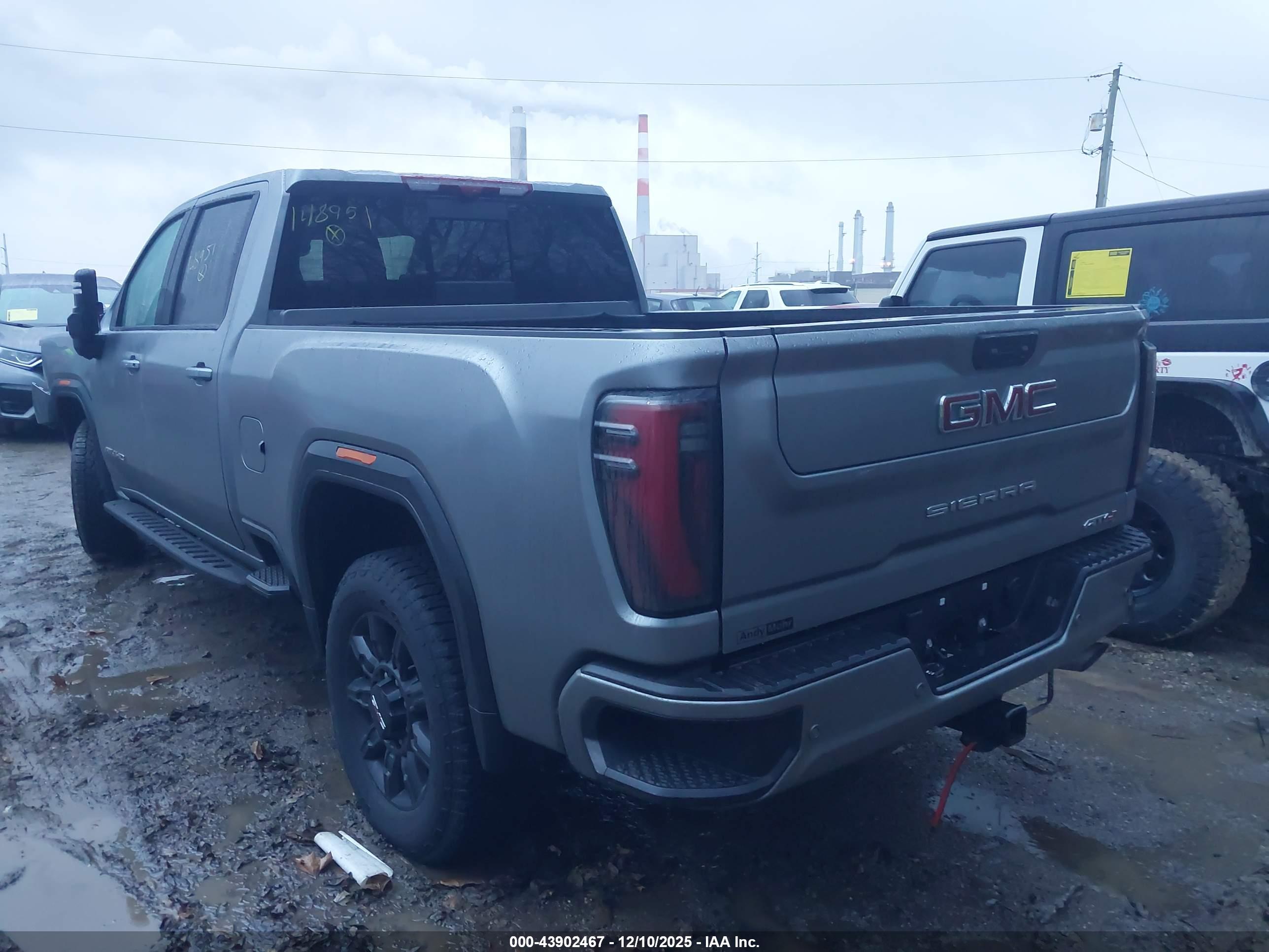 GMC SIERRA image 3