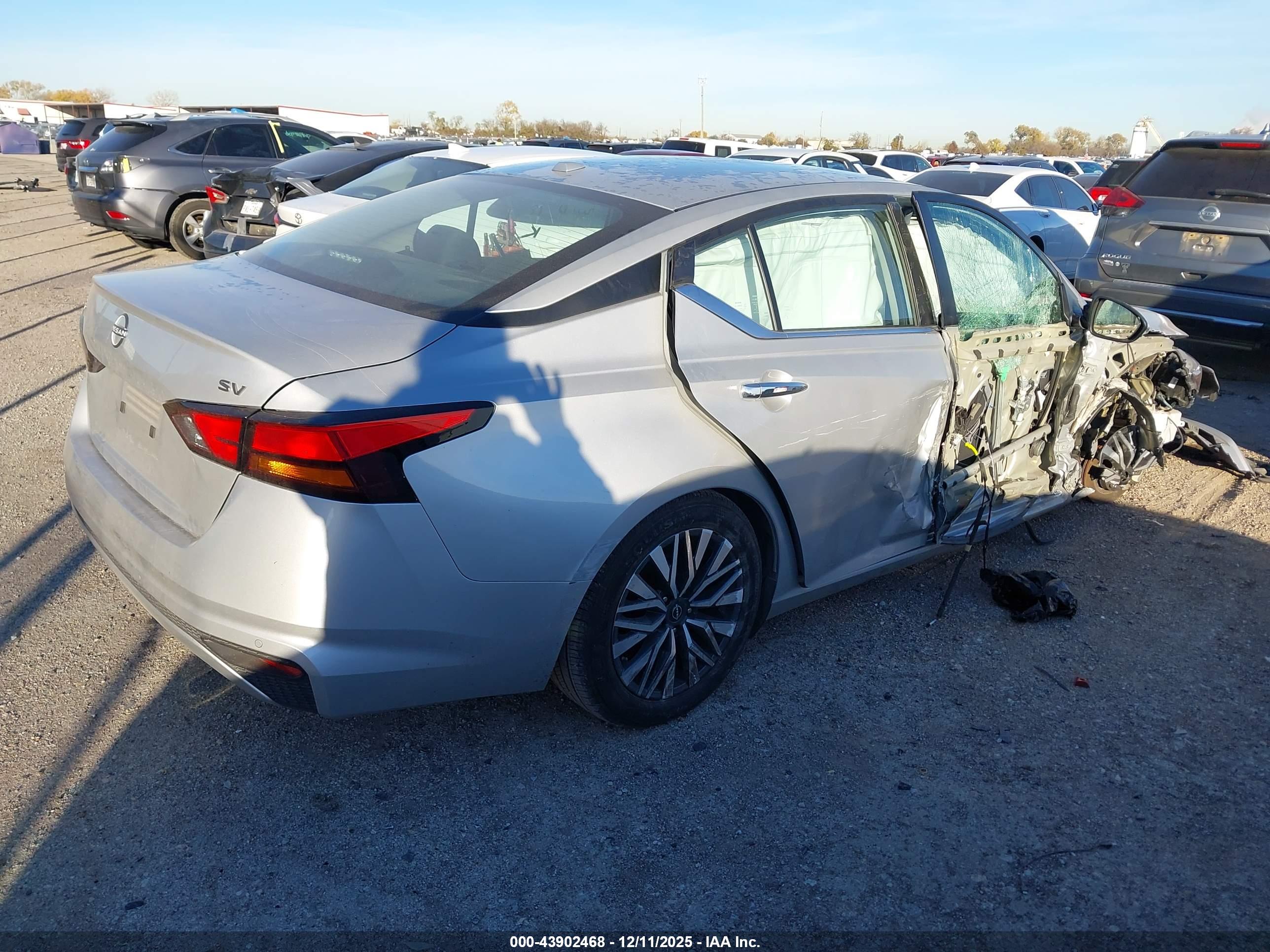NISSAN ALTIMA image 4