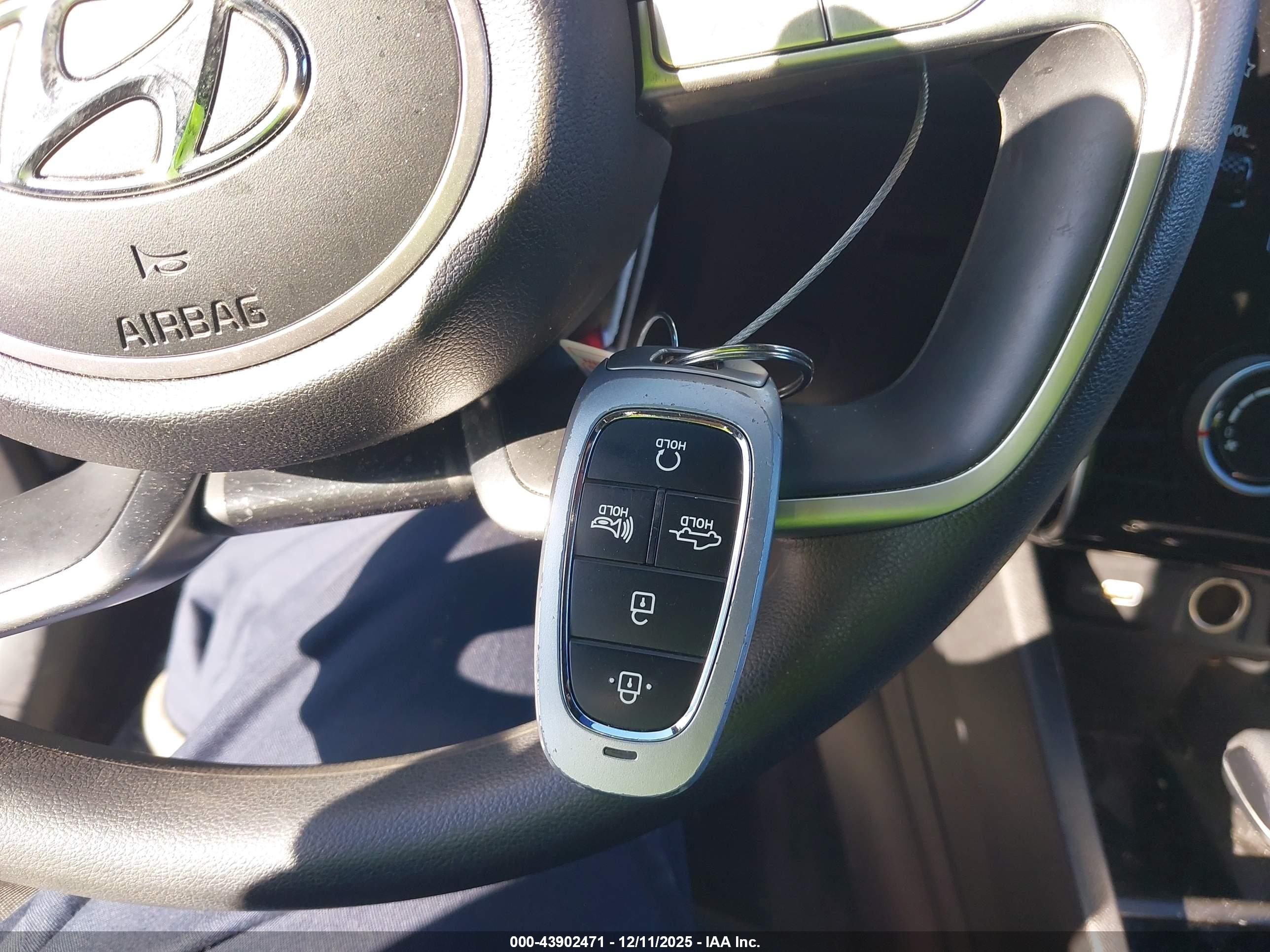HYUNDAI SANTA image 11