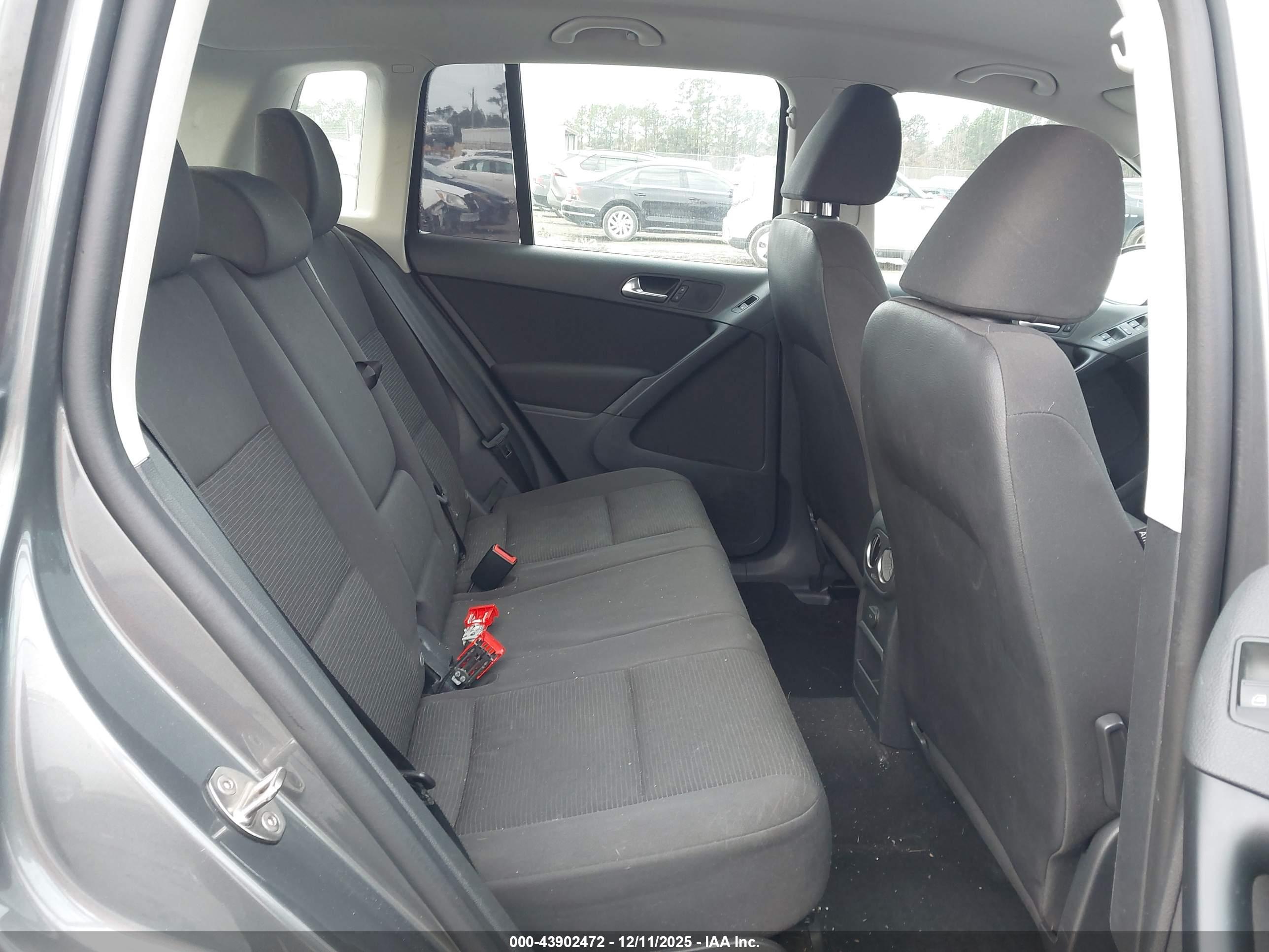 VOLKSWAGEN TIGUAN image 8