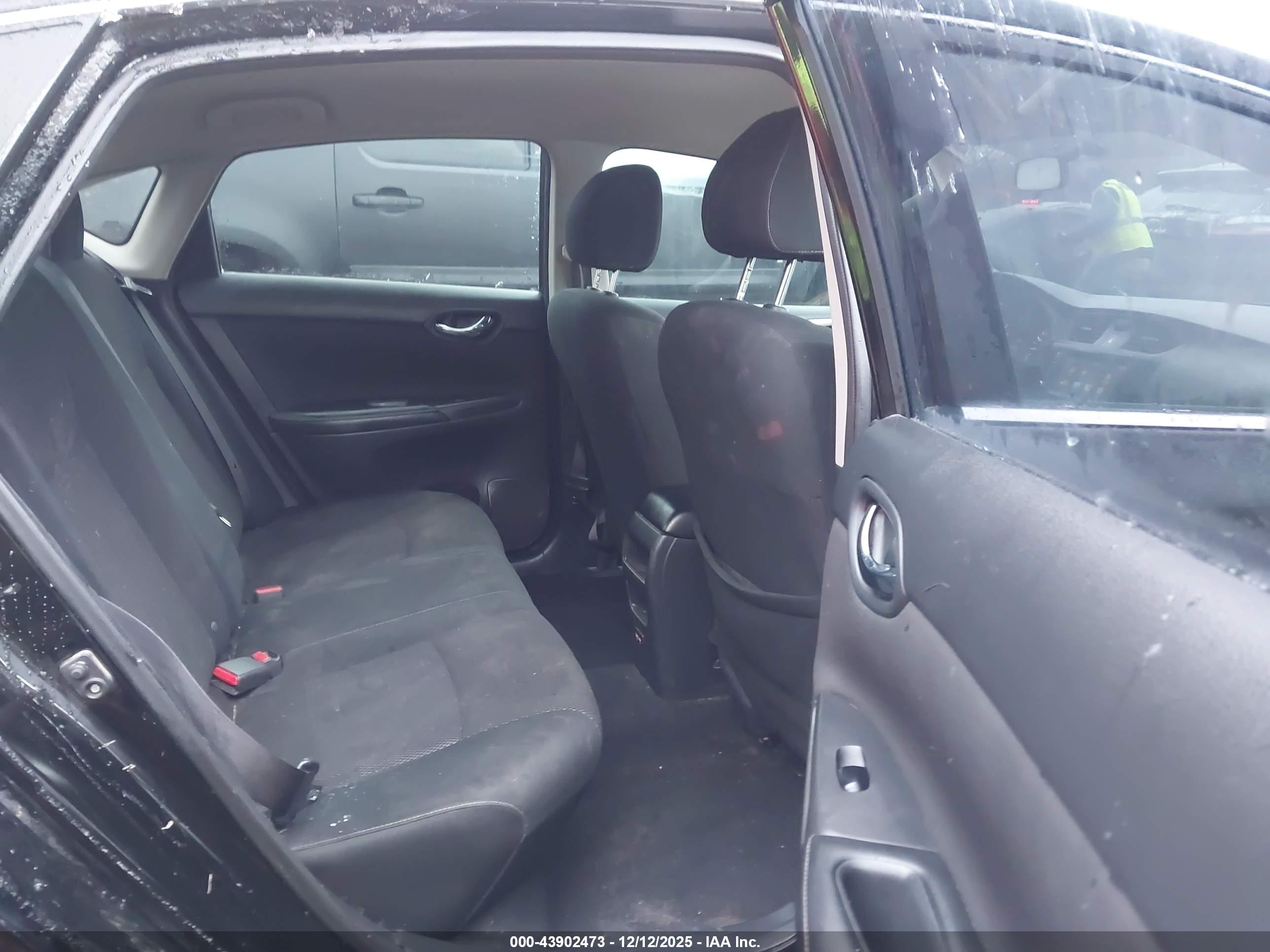 NISSAN SENTRA image 8