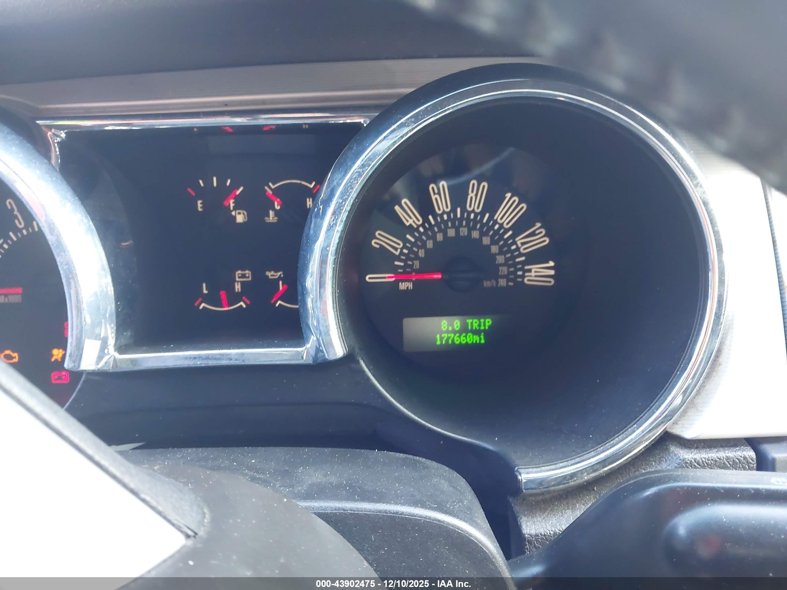 FORD MUSTANG image 7