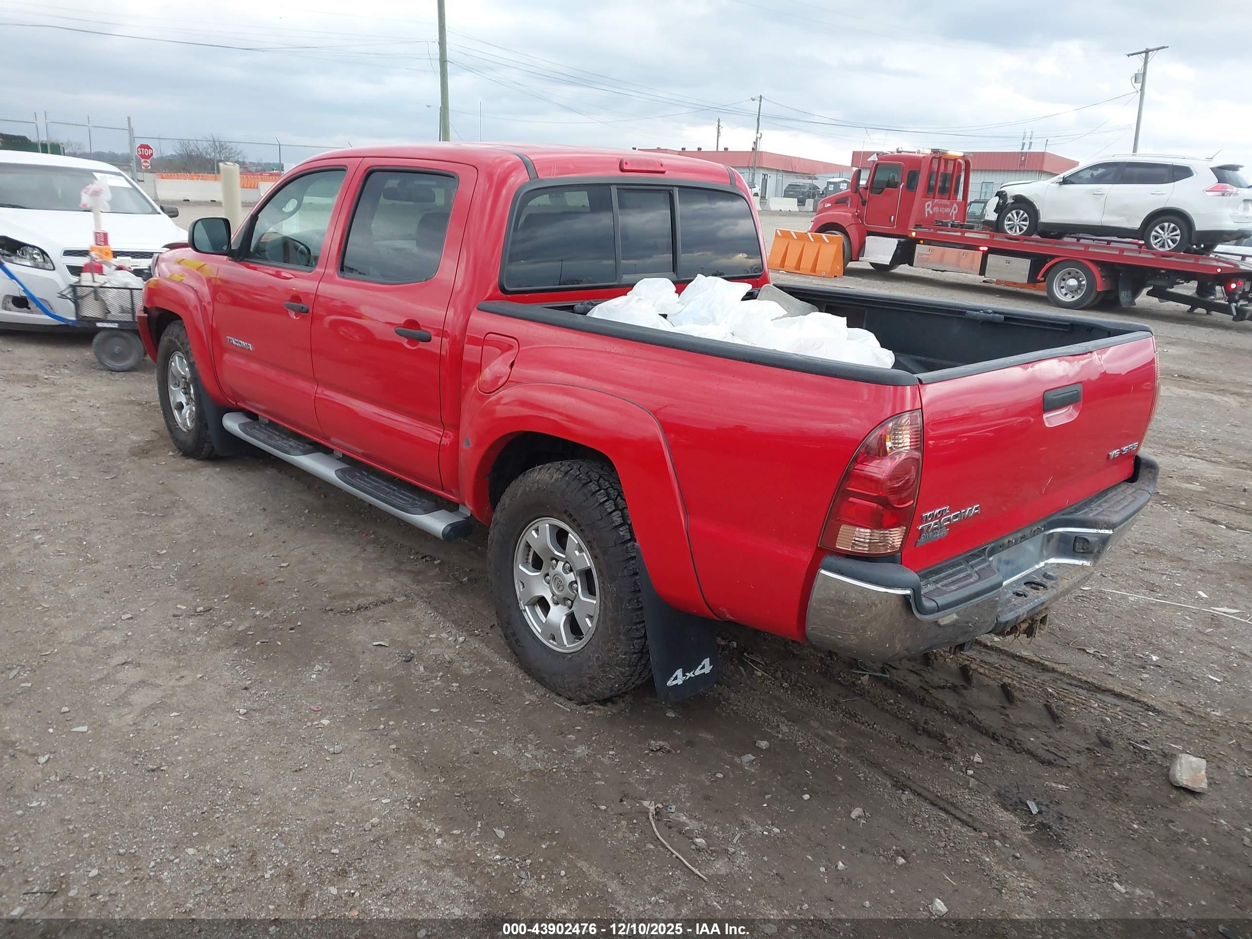 TOYOTA TACOMA image 3